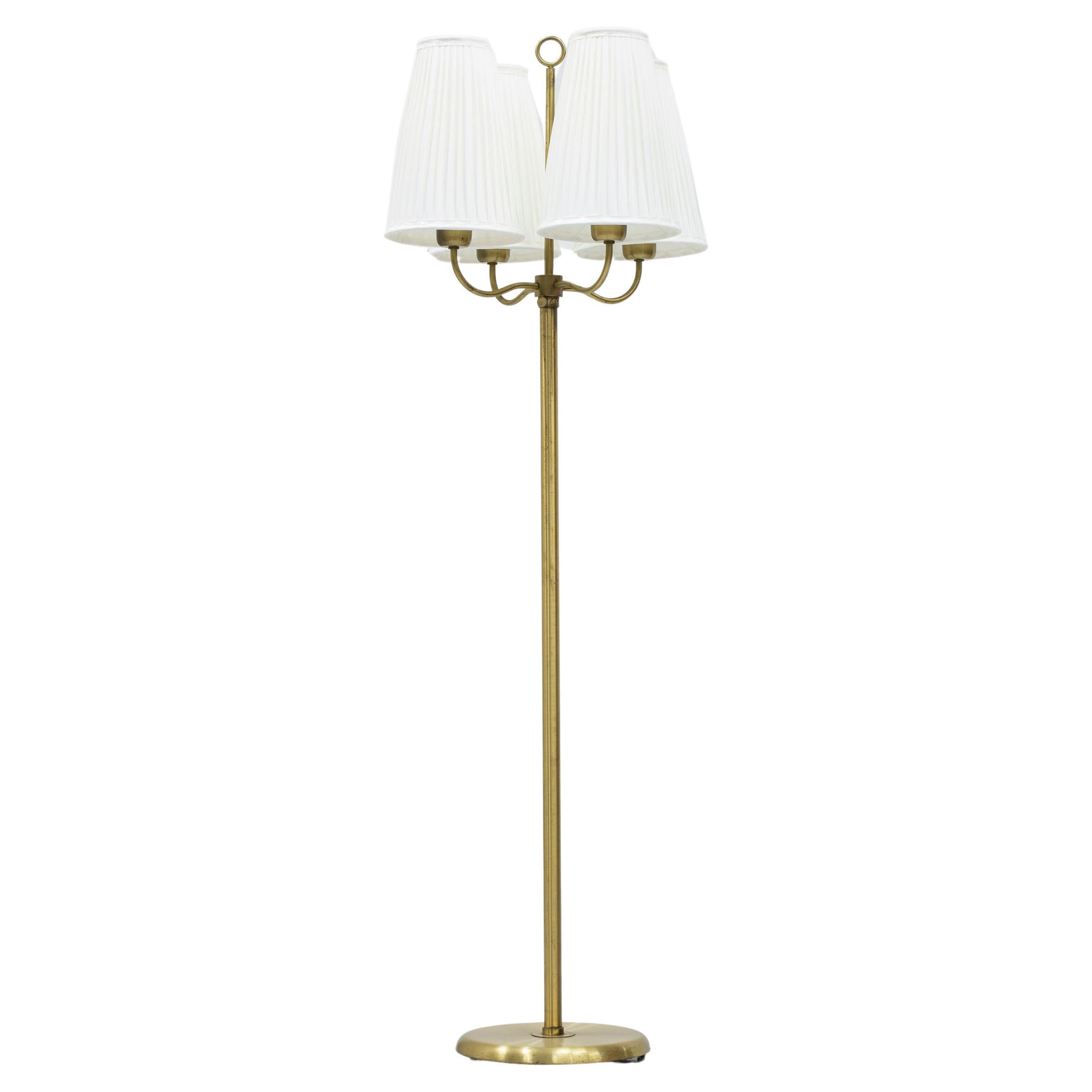 Swedish Modern floor lamp in brass in the manner of Josef Frank, Sweden, 1940s For Sale