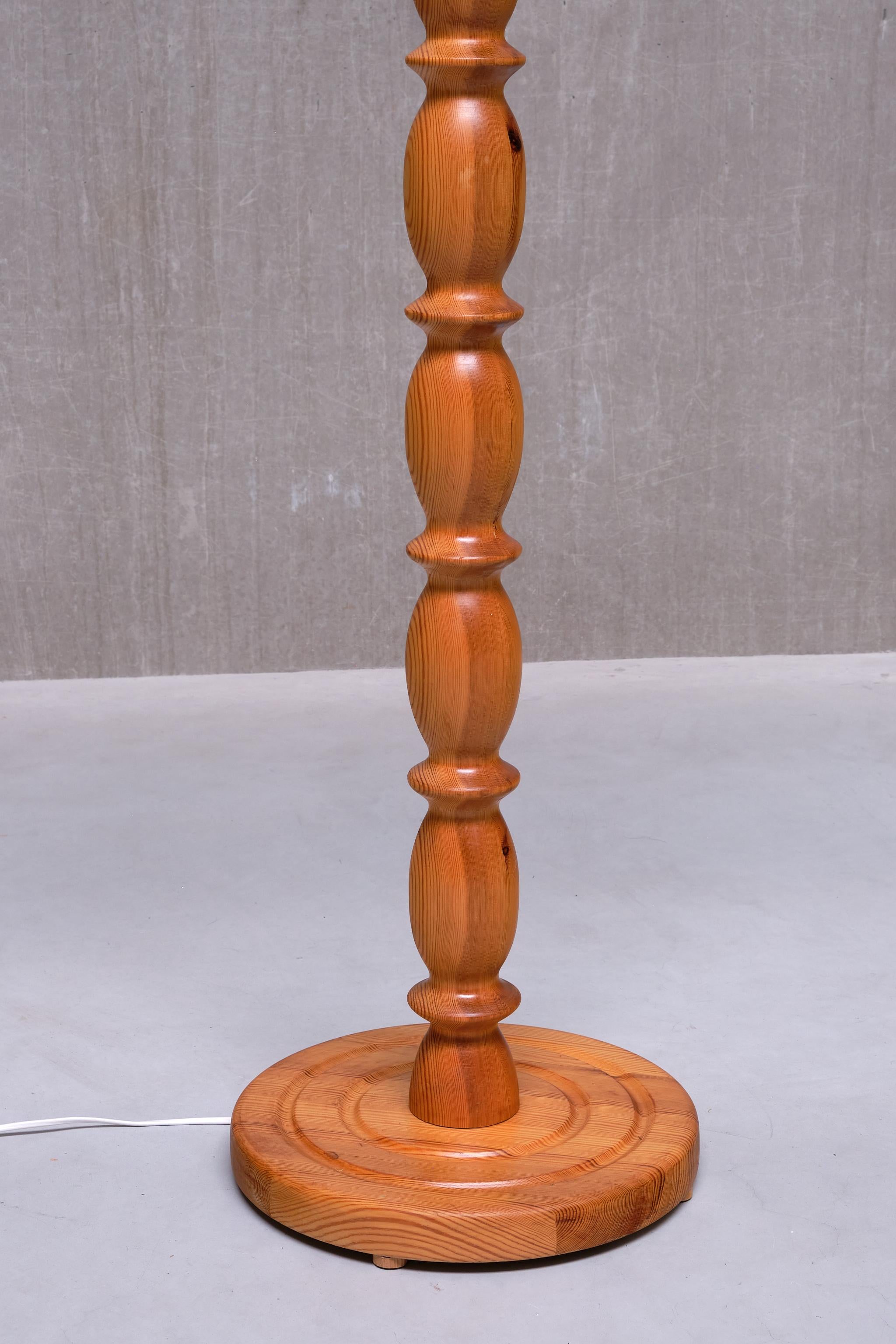 Swedish Modern Floor Lamp in Carved Solid Pine Wood, 1960s For Sale 6