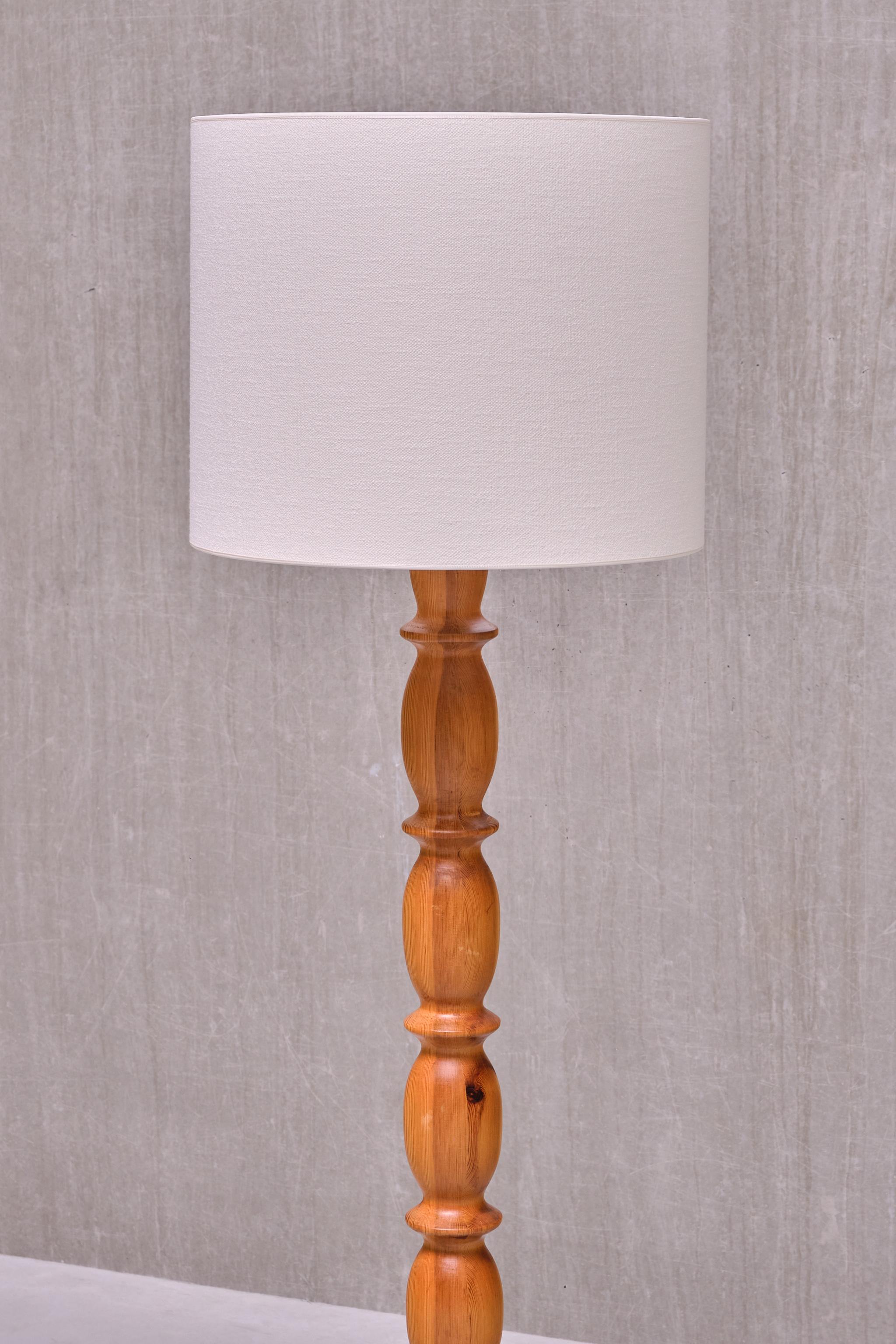 Scandinavian Modern Swedish Modern Floor Lamp in Carved Solid Pine Wood, 1960s For Sale