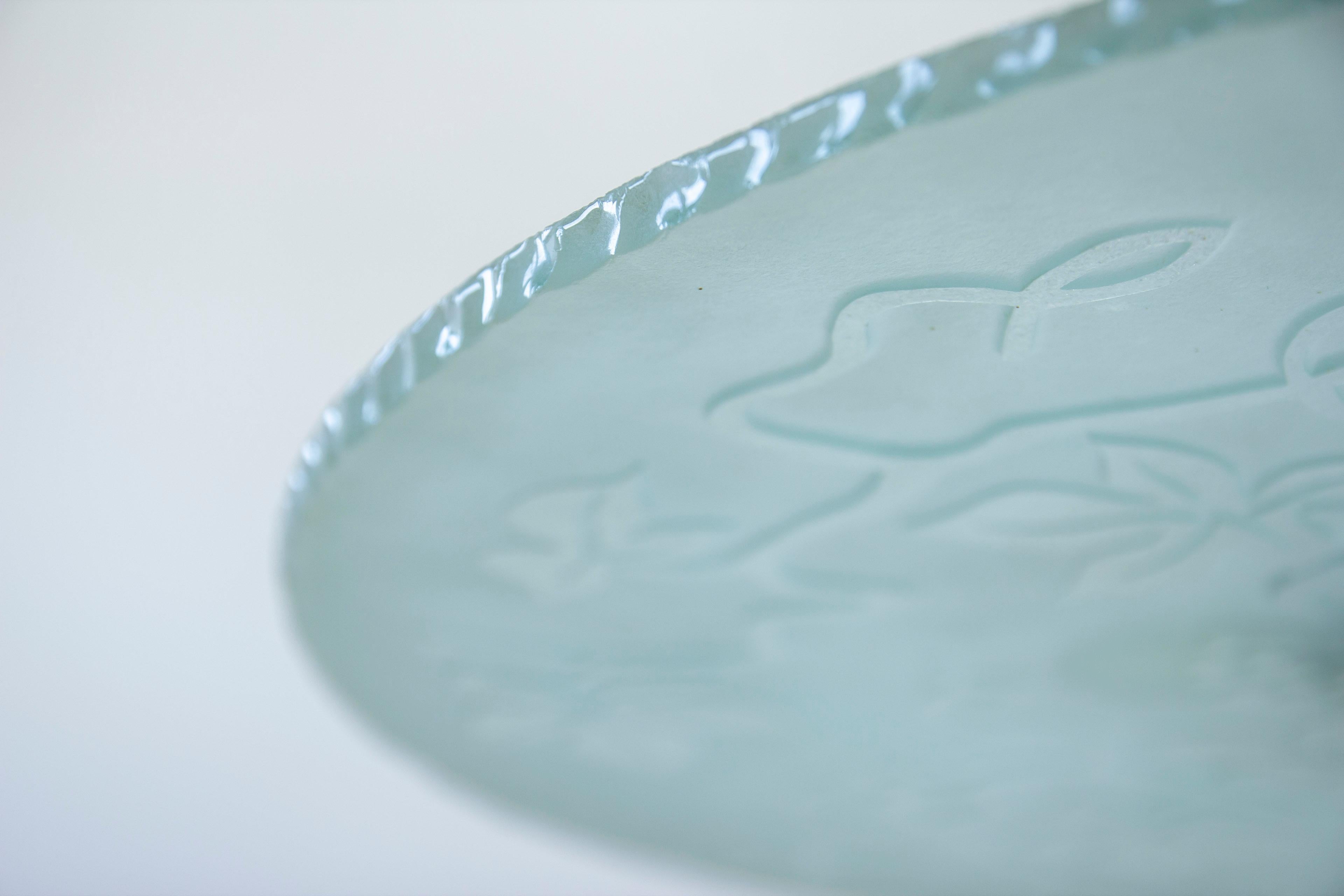 Lampe suédoise moderne en verre encastrée avec motif floral gravé, années 1940 en vente 2