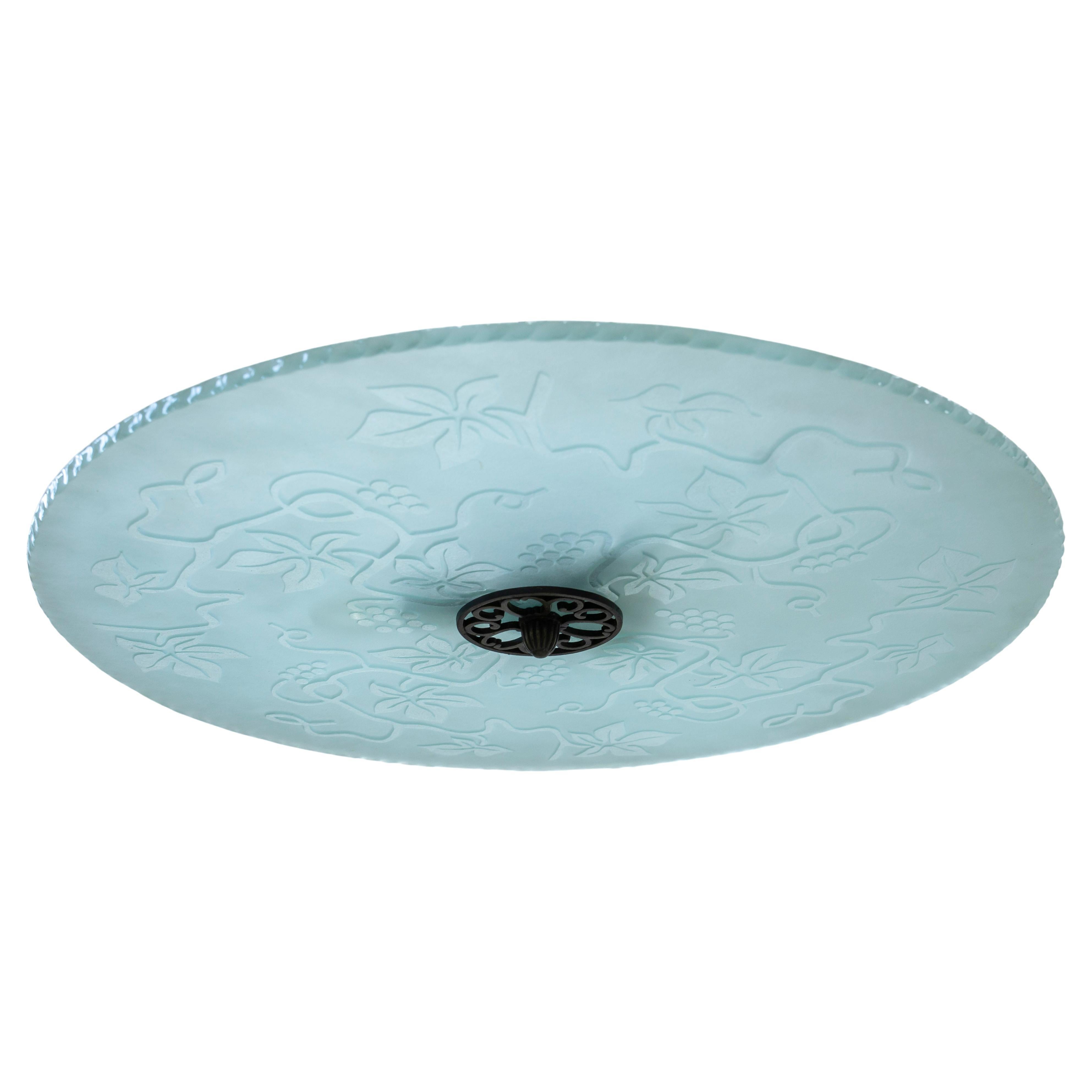 Lampe suédoise moderne en verre encastrée avec motif floral gravé, années 1940 en vente