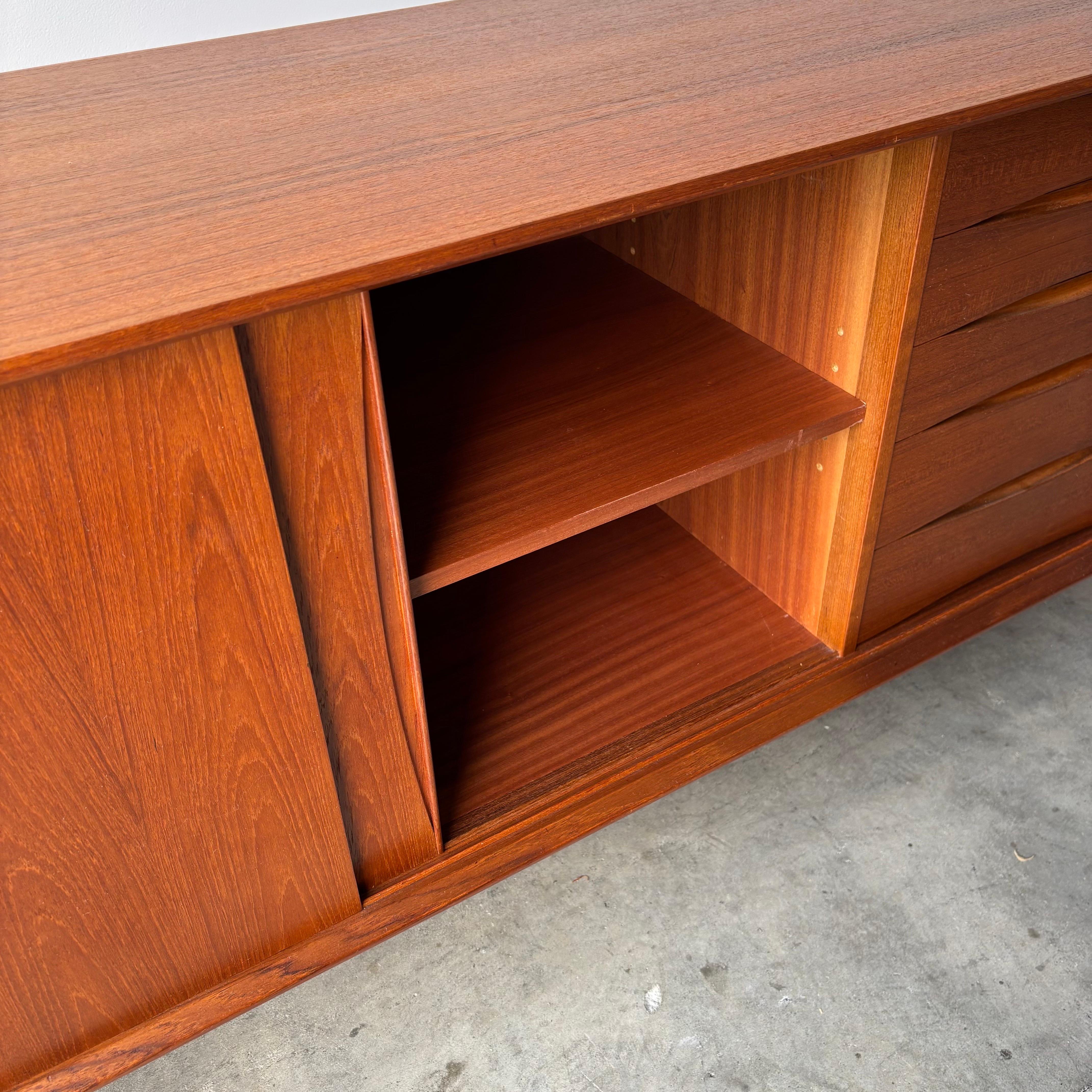 Swedish Modern Fredrik Kayser Teak Credenza,  1960s im Angebot 4