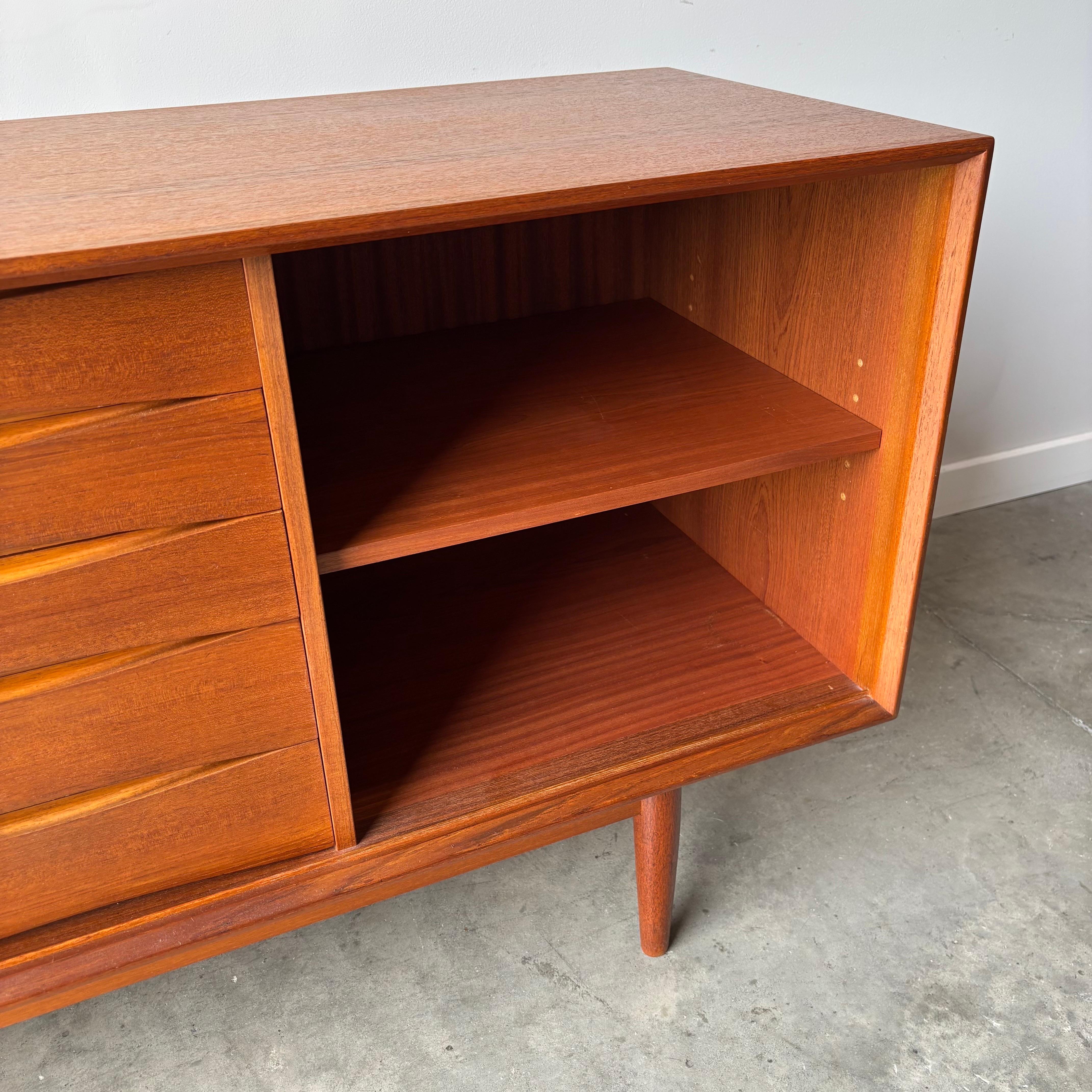 Swedish Modern Fredrik Kayser Teak Credenza,  1960s im Angebot 5