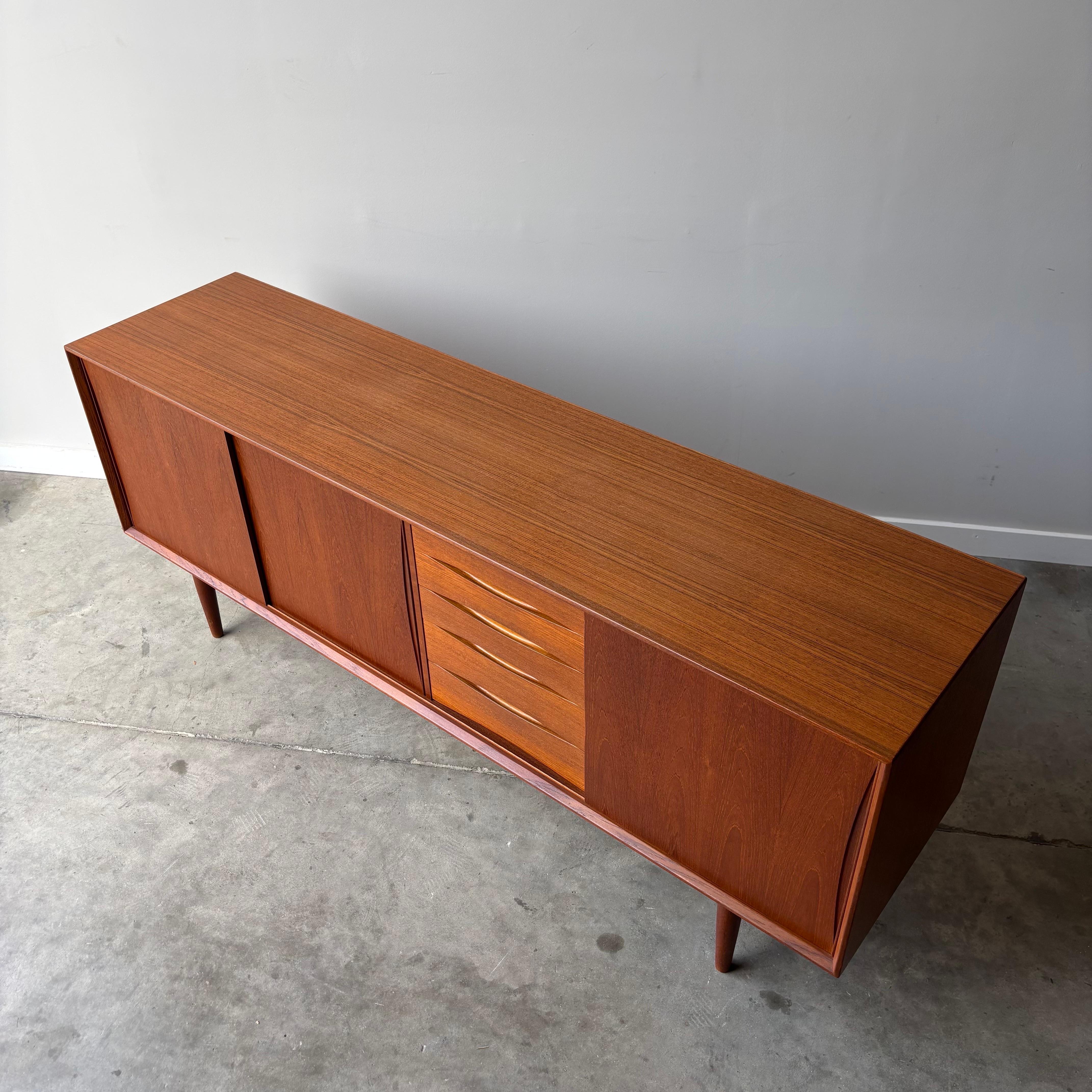 Swedish Modern Fredrik Kayser Teak Credenza,  1960s (20. Jahrhundert) im Angebot