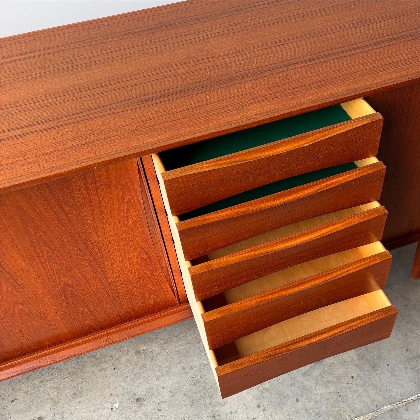 Swedish Modern Fredrik Kayser Teak Credenza,  1960s im Angebot 3