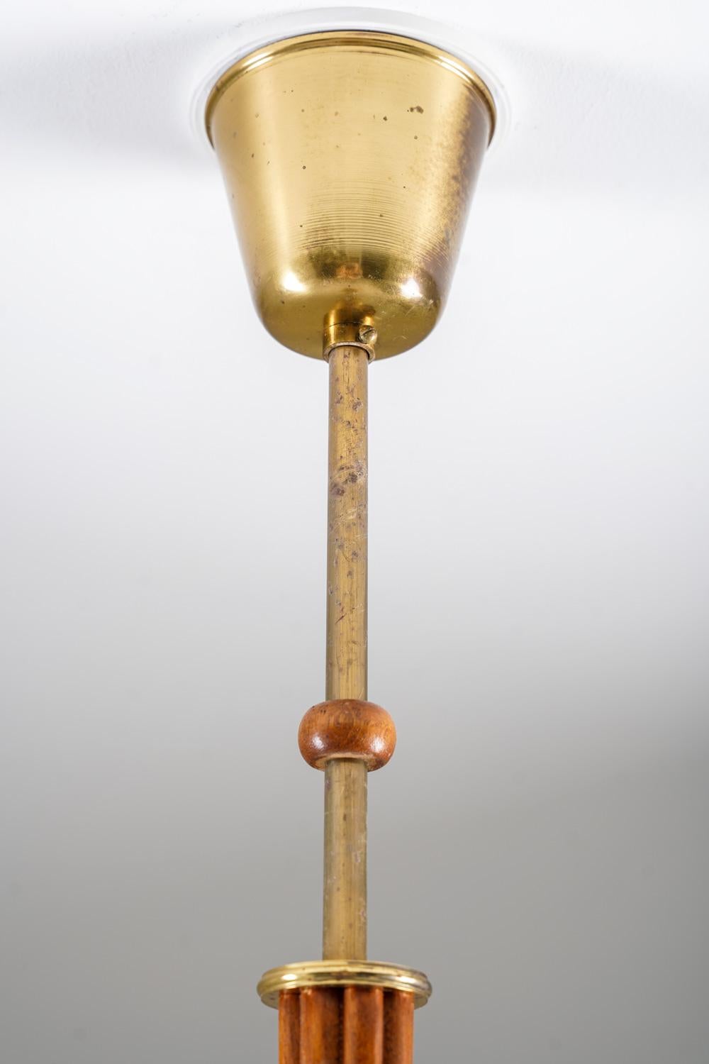 Pendentif moderne suédois en verre et laiton par Orrefors en vente 4