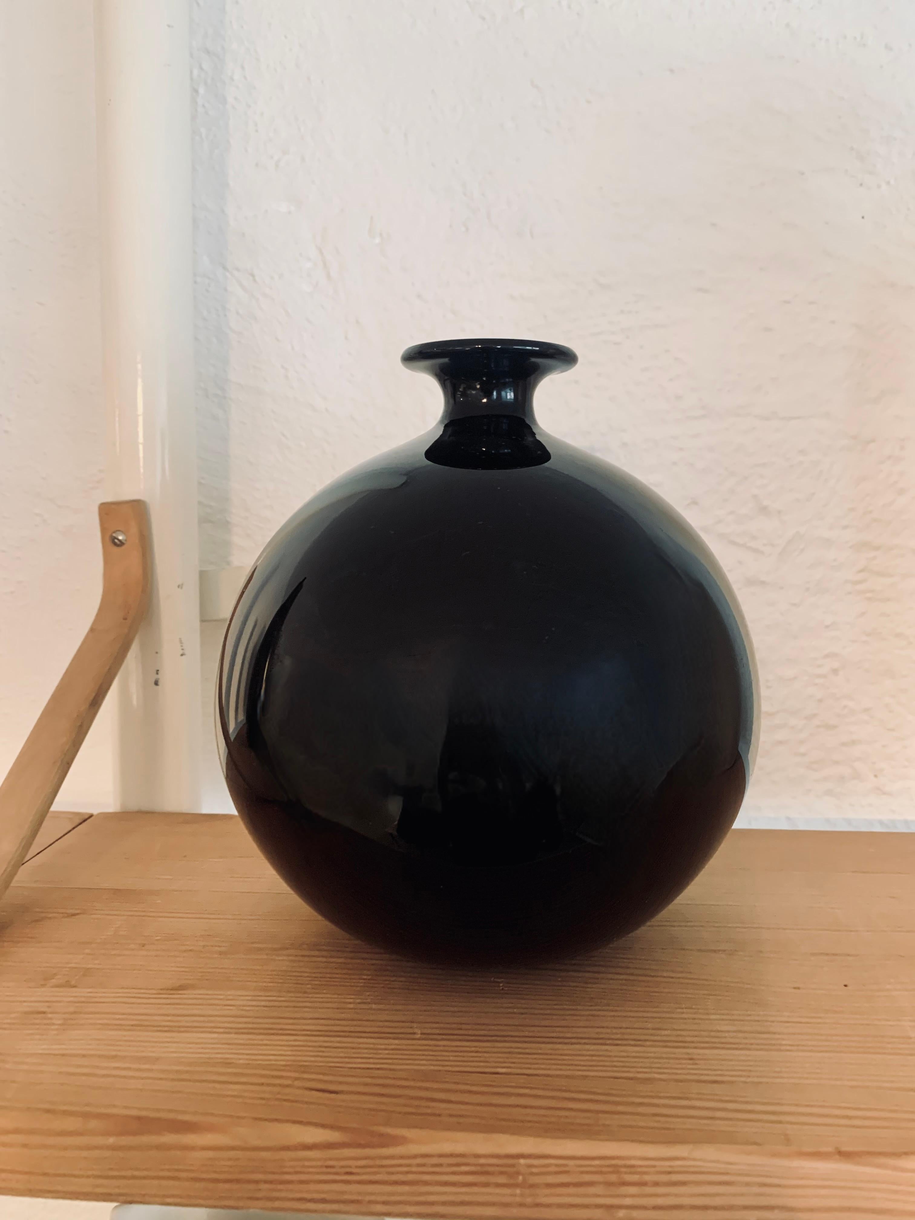 Scandinavian Modern Swedish Modern Glass Flowerball Vase, Harald Notini, Pukeberg, Böhlmarks, 1930s