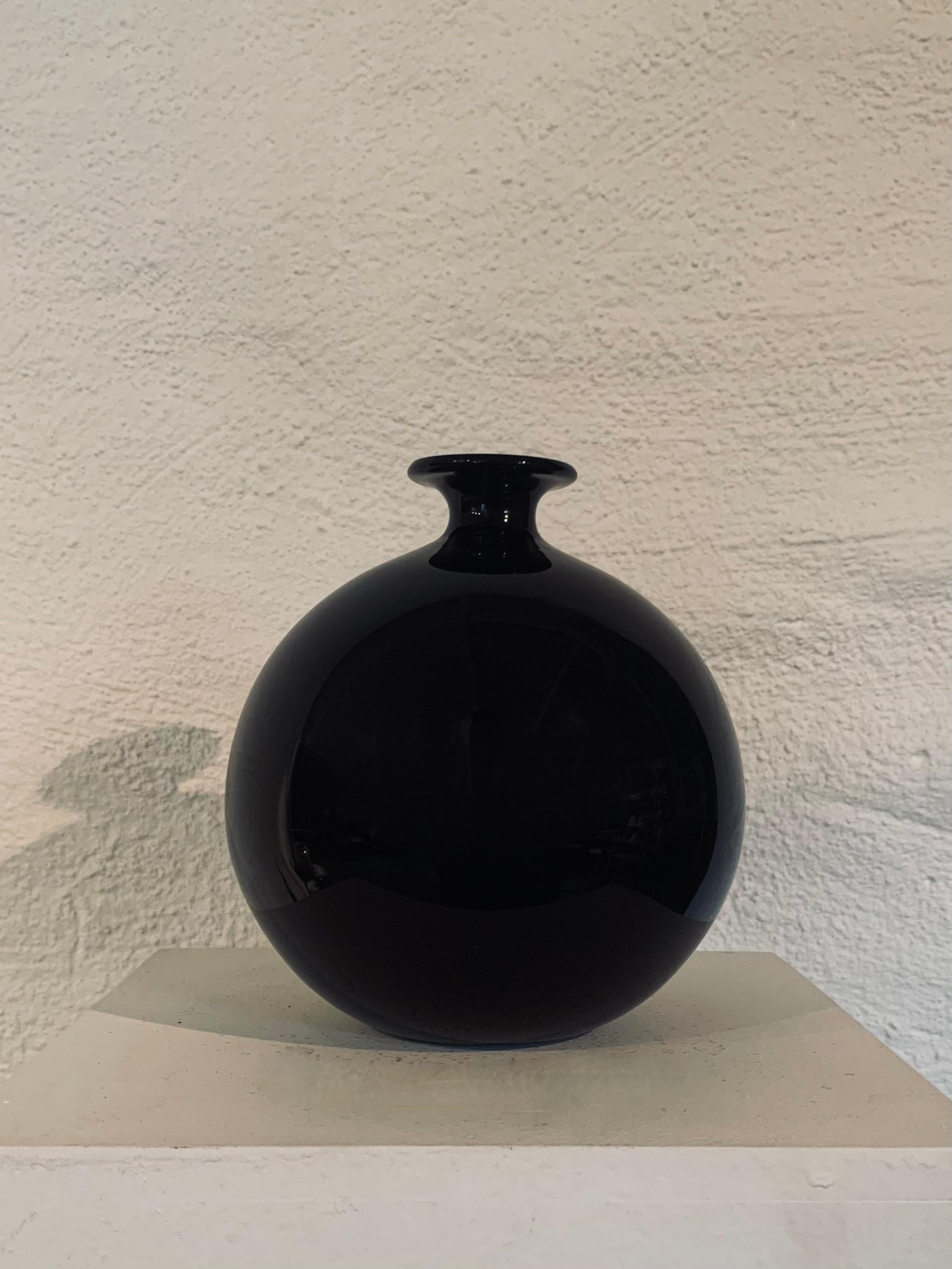 Swedish Modern Glass Flowerball Vase, Harald Notini, Pukeberg, Böhlmarks, 1930s In Good Condition In Bromma, Stockholms län