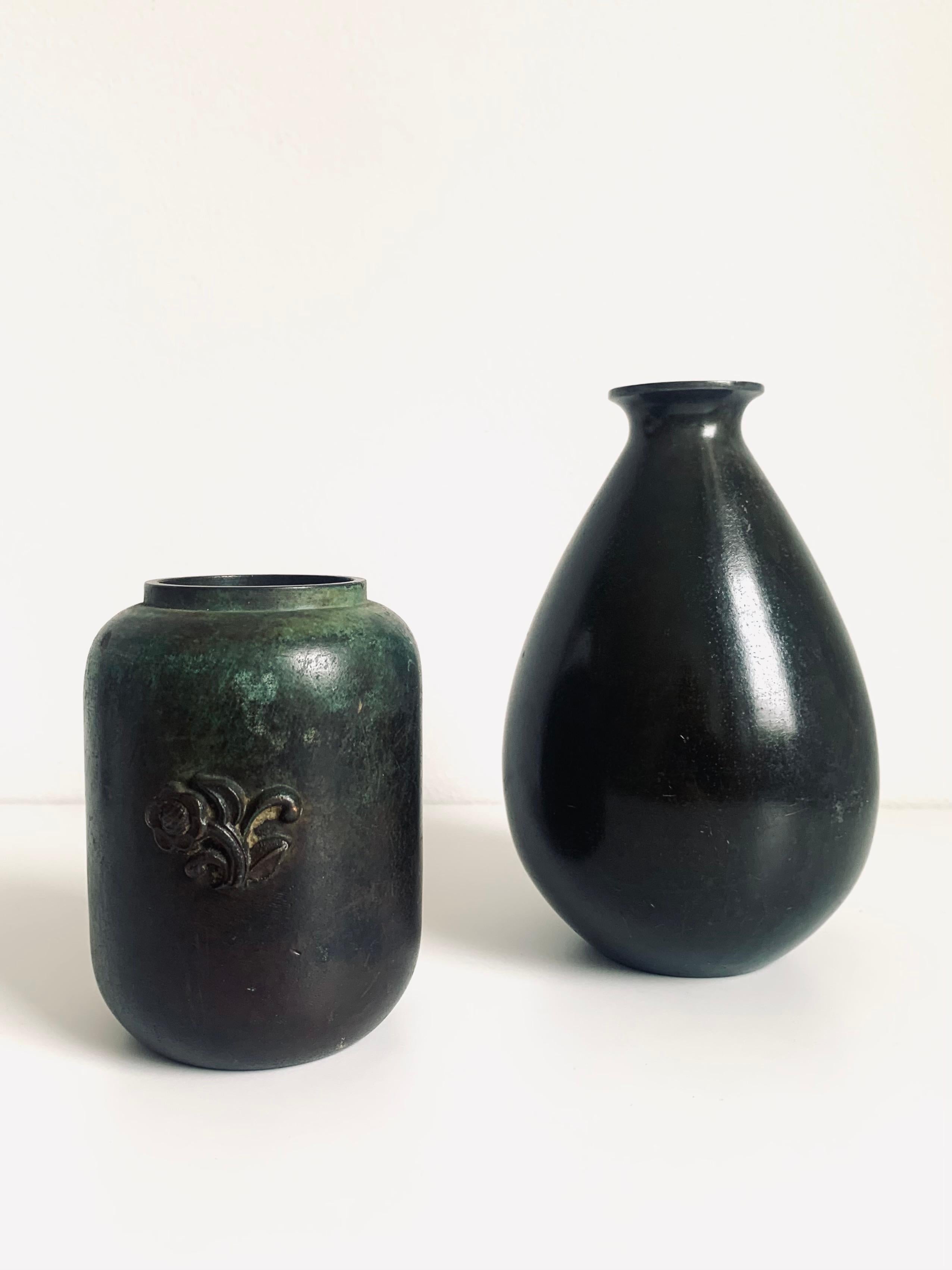 Mid-20th Century Swedish Modern Green Patinated Cast Bronze Vase with Flower relief, GAB 1930s For Sale