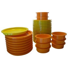 Schwedisch Modern Gunnar Cyren Dansk Set Stapelbares Orange/Gelbes Melamingeschirr