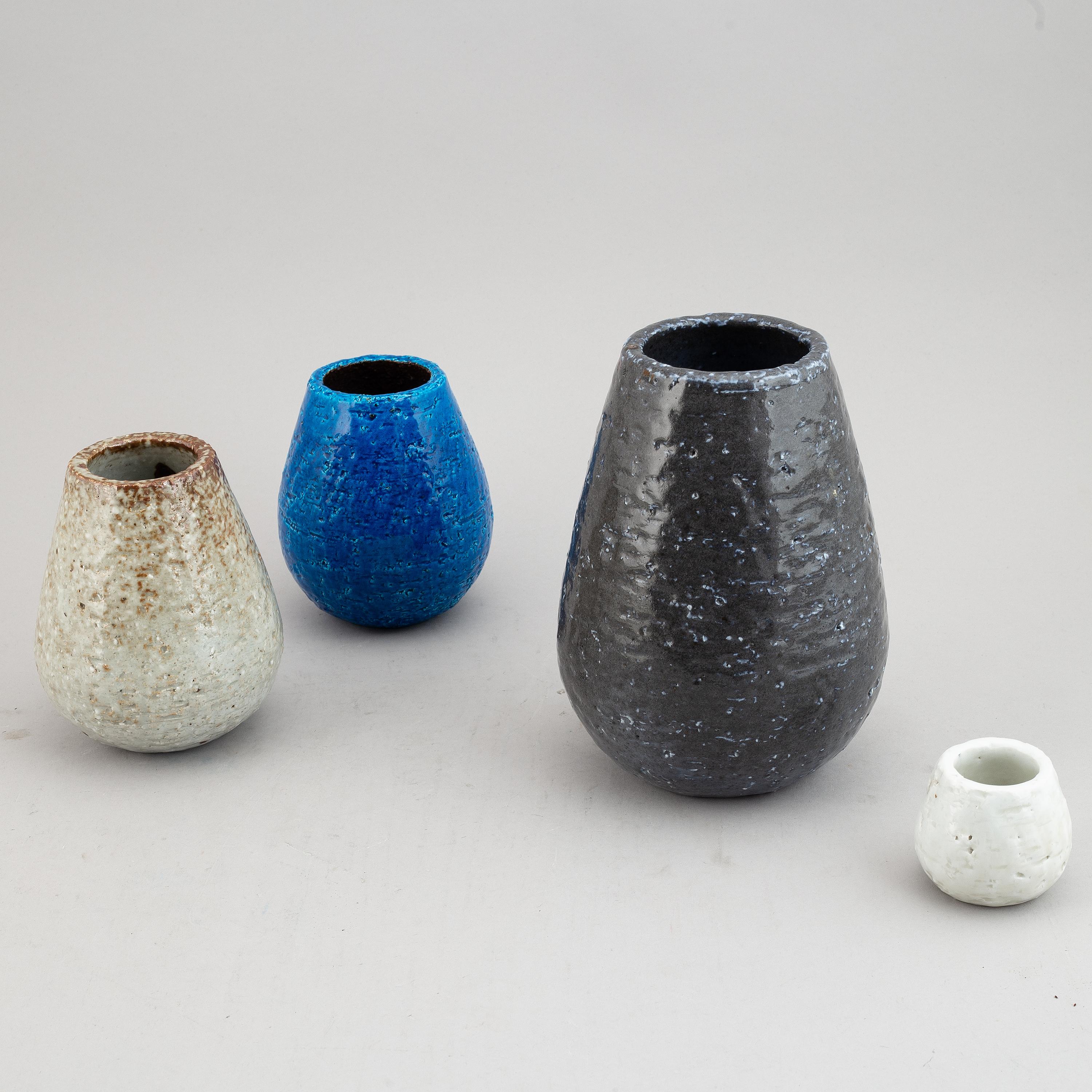 Schwedische Moderne, Gunnar Nylund für Rrstrand Keramik, Blaue Chamotte-Vase im Zustand „Gut“ im Angebot in Uccle, BE