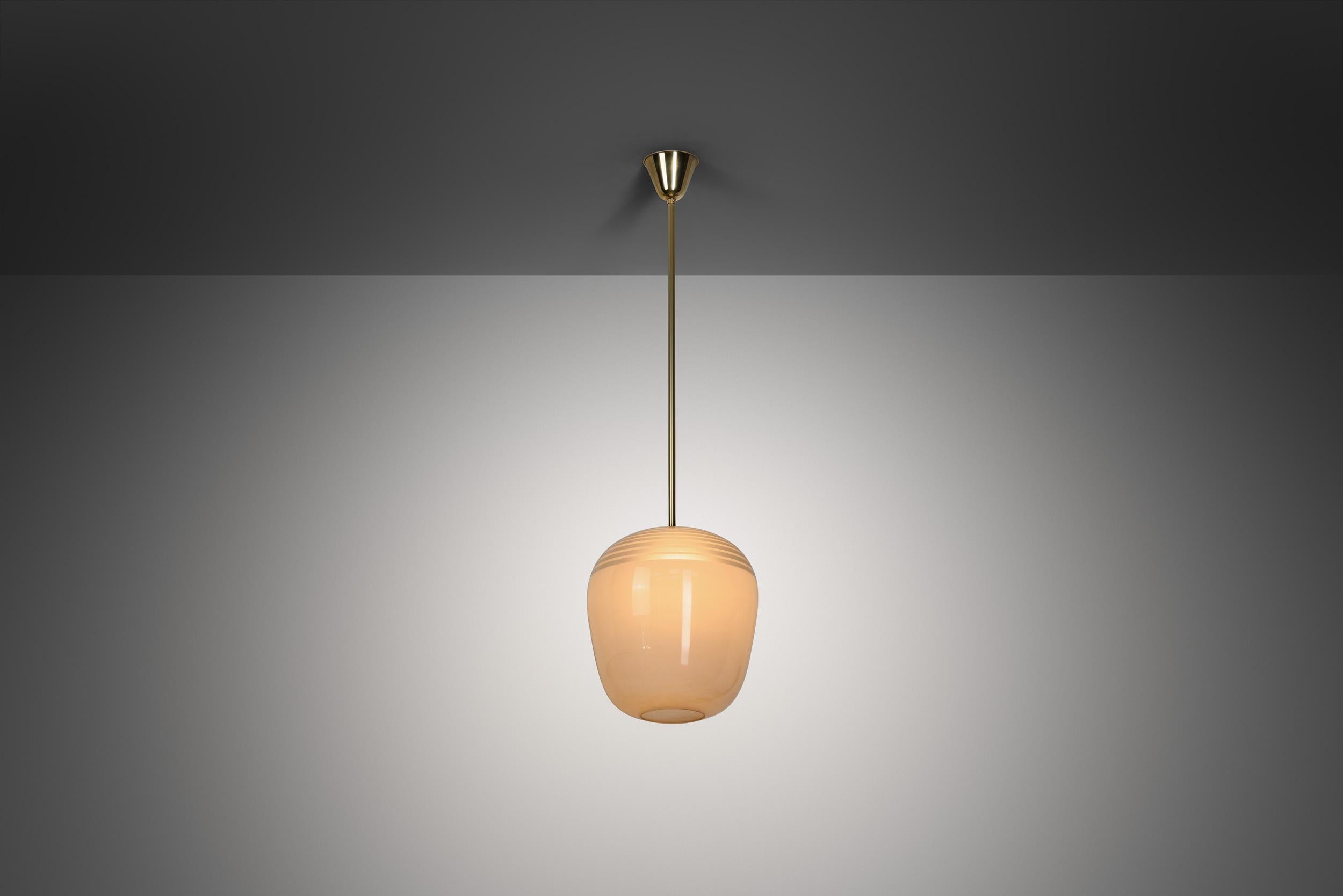 Metà XX secolo Lampada a sospensione moderna svedese di ASEA, Svezia anni '40 in vendita