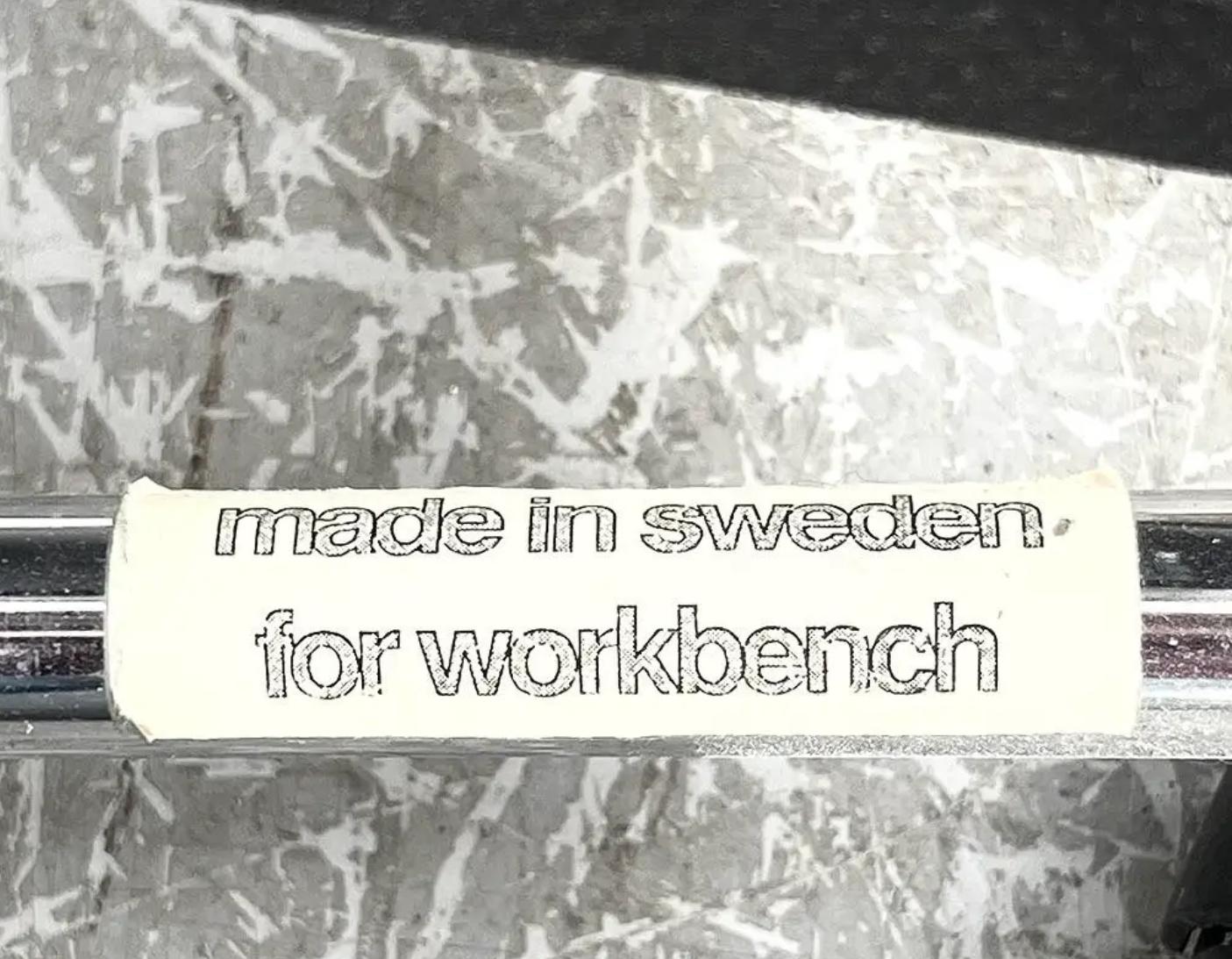 Etagère suédoise moderne et industrielle en acier à roulettes, années 1970, Labellisée. Bon état - En vente à Brooklyn, NY