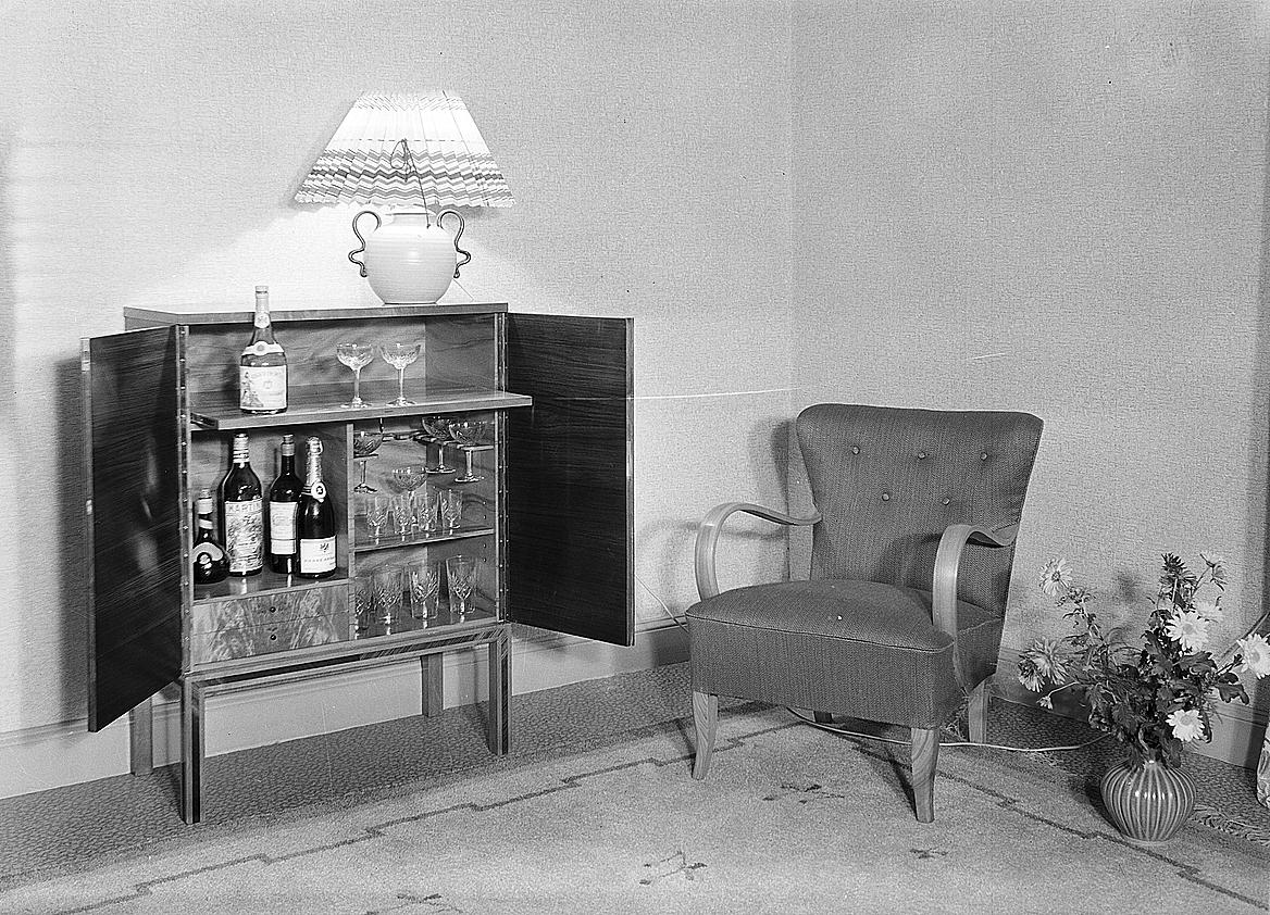 Swedish Modern Intarsia Bar Cabinet by Reiners Mjölby, 1939 7