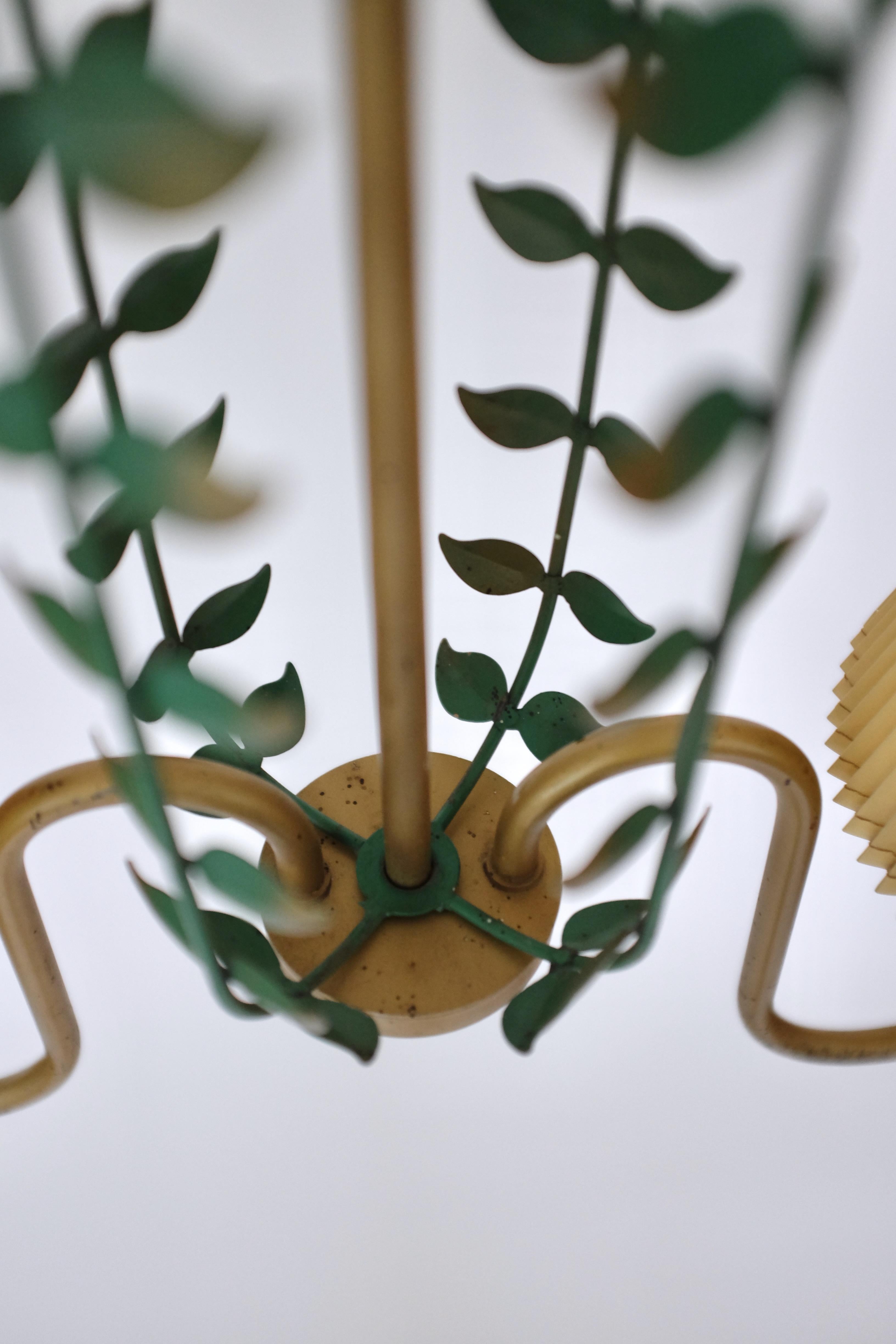 Métal Pendentif moderne suédois en forme de cage de feuilles en vente