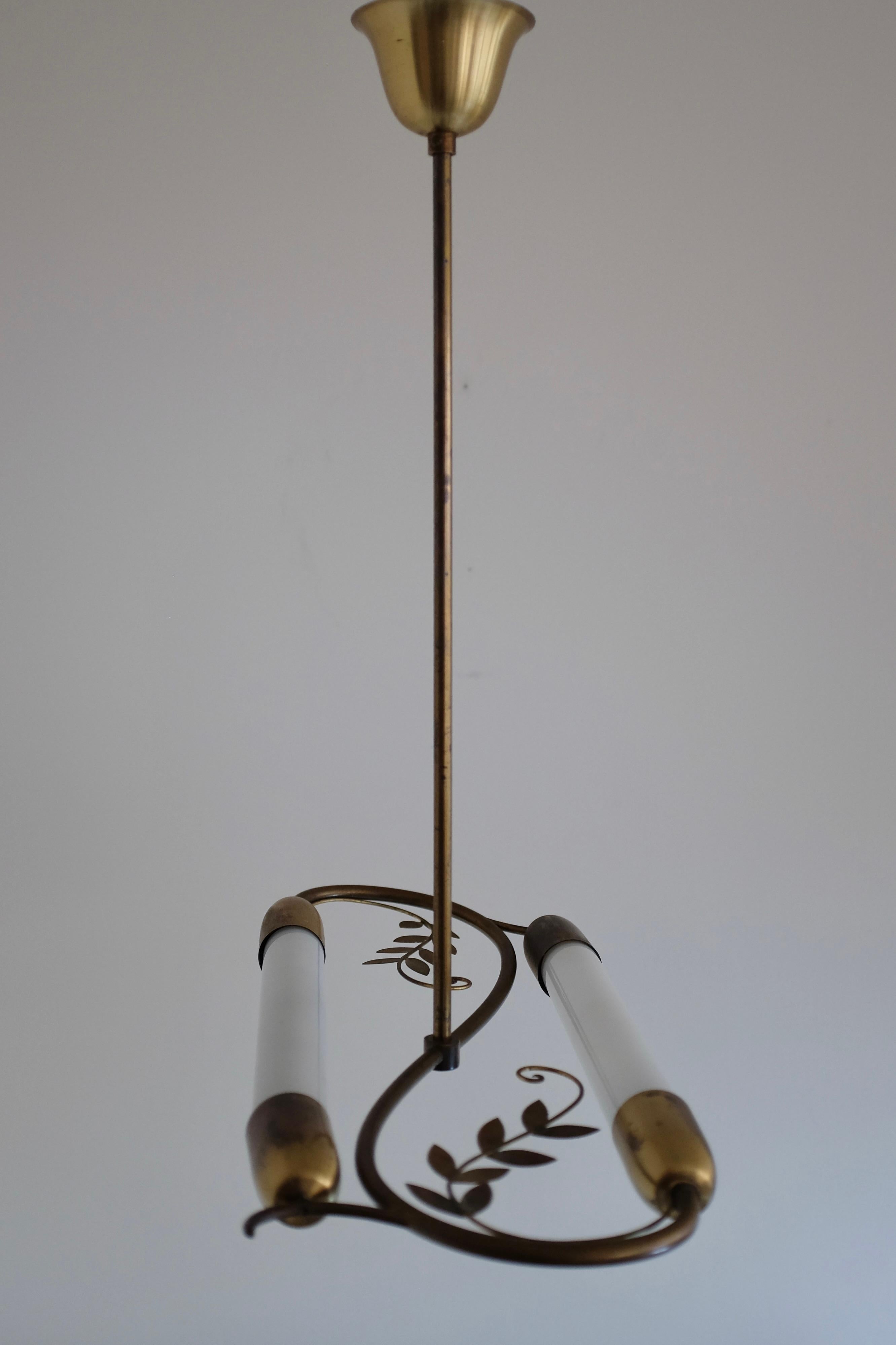 Scandinave moderne Pendentif décoratif suédois en forme de feuille The Moderns Modernity en vente