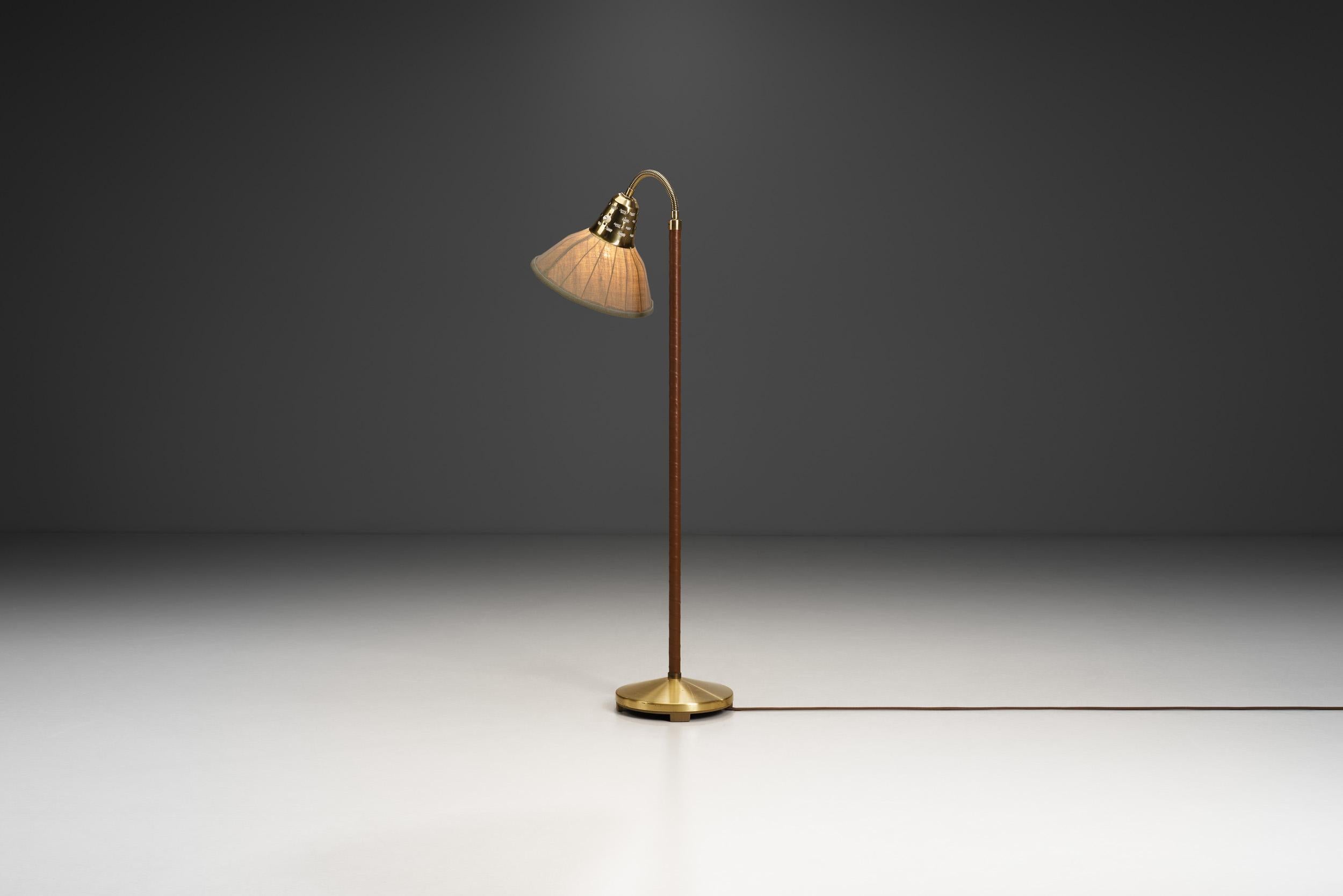 Schwedische moderne Stehlampe aus Leder und Messing von ASEA, Schweden 1950er Jahre im Zustand „Gut“ im Angebot in Utrecht, NL