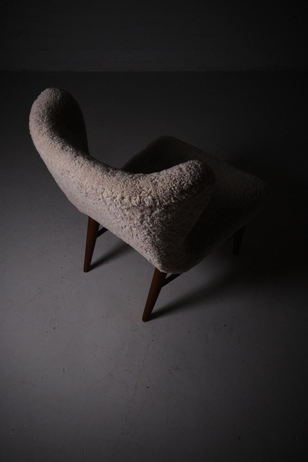 Scandinavian Modern Swedish Modern lounge chair by Erik Karlén for Firma Rumsinteriör, Sweden, 1940s For Sale