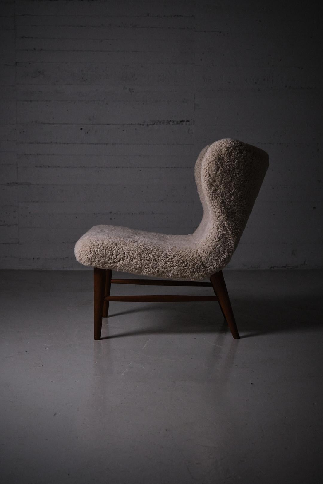 20th Century Swedish Modern lounge chair by Erik Karlén for Firma Rumsinteriör, Sweden, 1940s For Sale