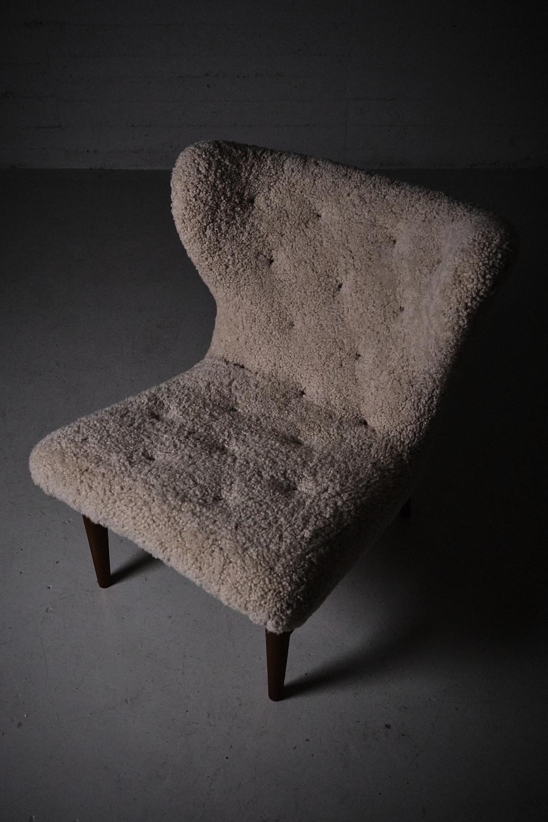 Leather Swedish Modern lounge chair by Erik Karlén for Firma Rumsinteriör, Sweden, 1940s For Sale