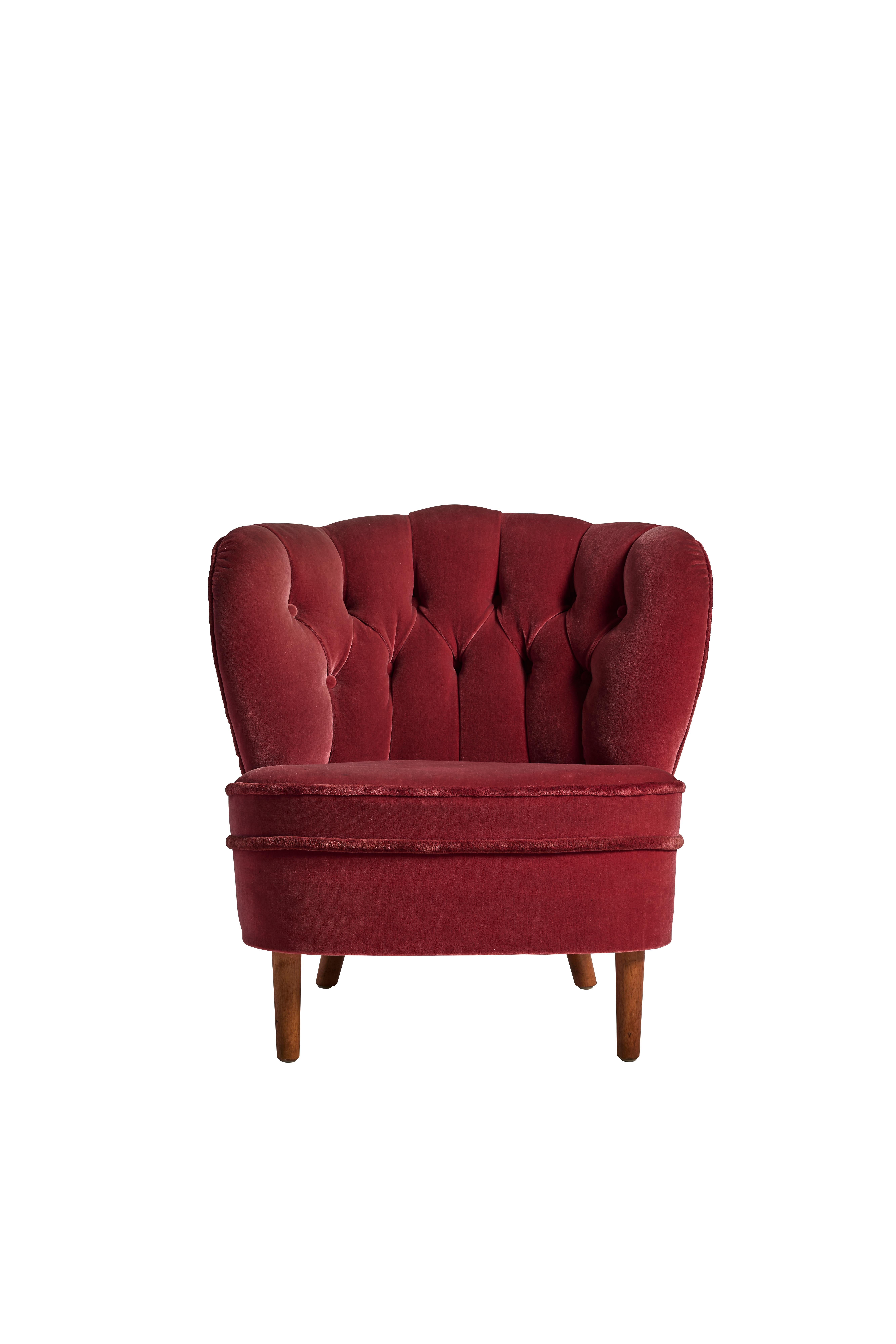 Schwedischer moderner Loungesessel aus original rubinrotem Samt, 1940er Jahre (Mitte des 20. Jahrhunderts) im Angebot