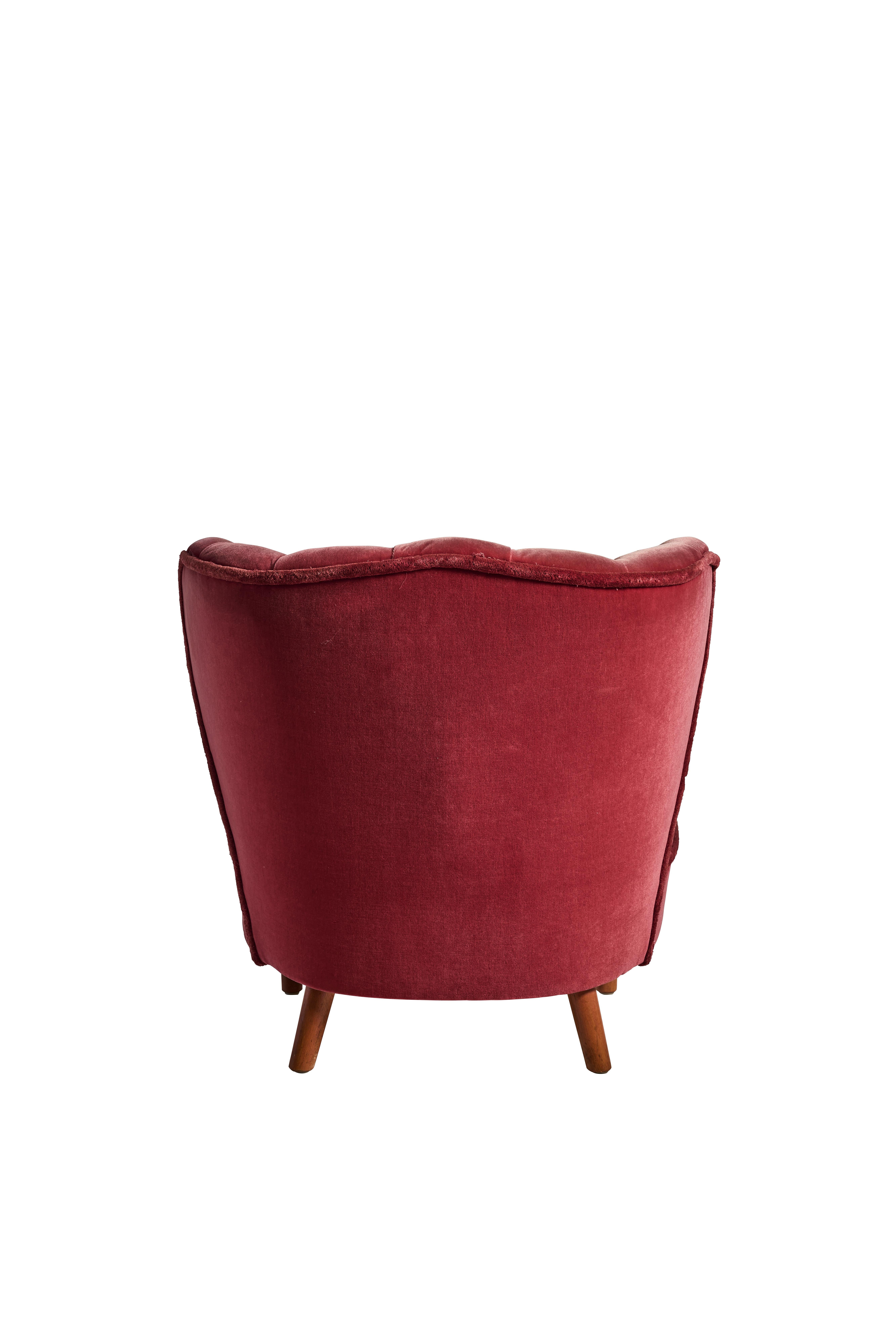 Schwedischer moderner Loungesessel aus original rubinrotem Samt, 1940er Jahre im Angebot 2