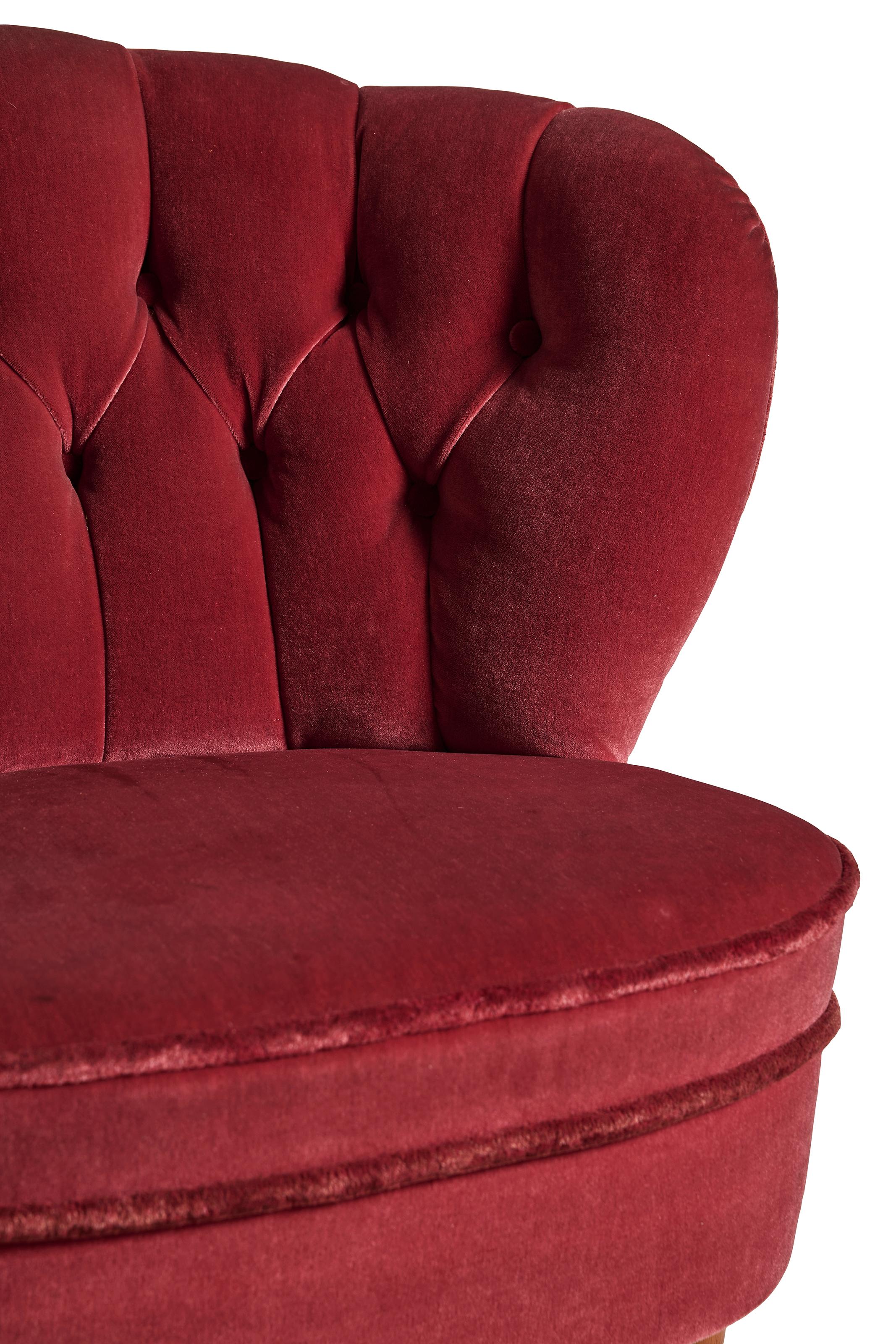 Schwedischer moderner Loungesessel aus original rubinrotem Samt, 1940er Jahre im Angebot 3