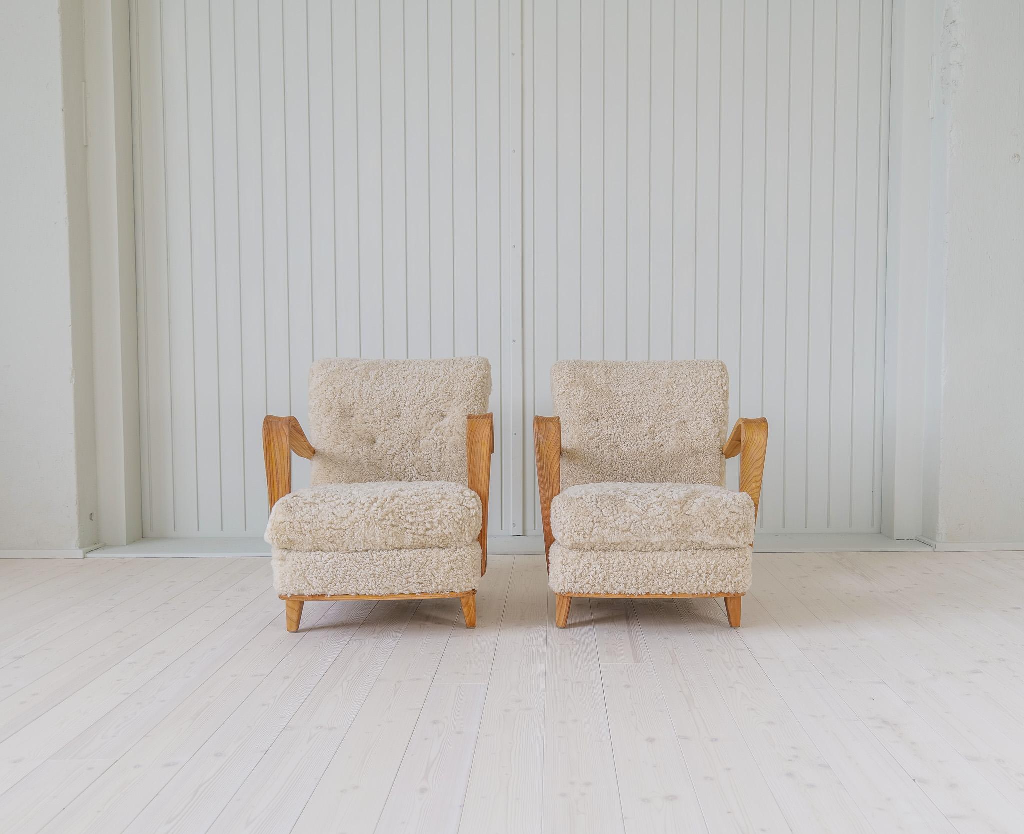 Swedish Modern Lounge Chairs in Shearling / Sheepskin and Elm, 1940s In Good Condition For Sale In Hillringsberg, SE