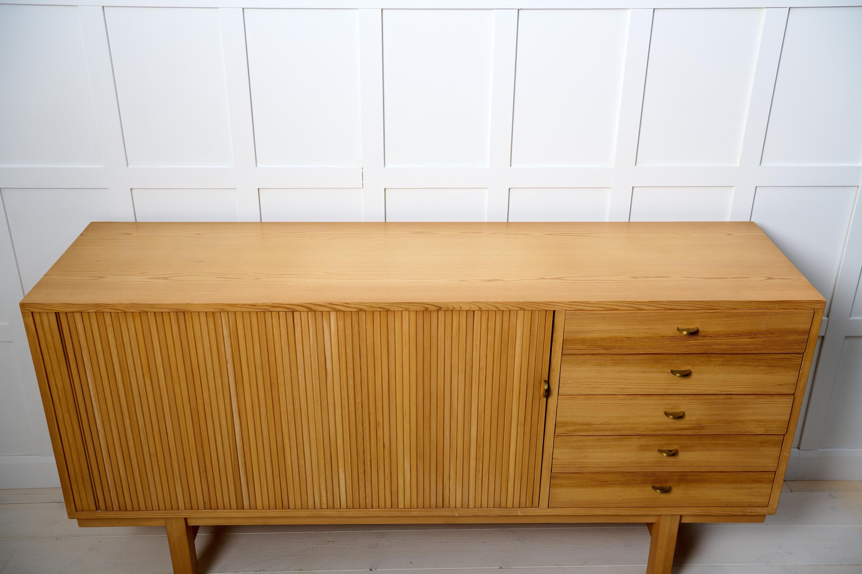 Swedish Modern Low Sideboard, Vintage Pine Scandinavian Design  For Sale 2