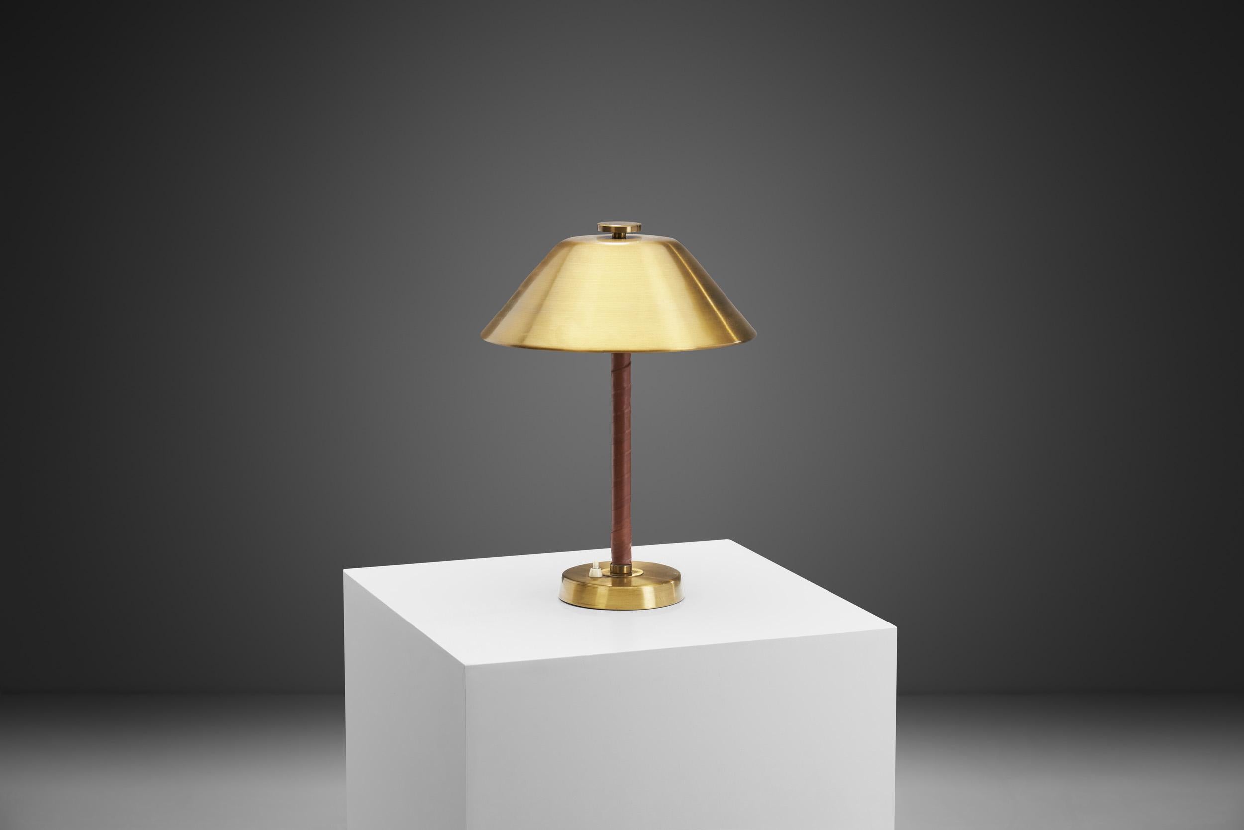 Scandinave moderne  Lampe de table moderne suédoise 