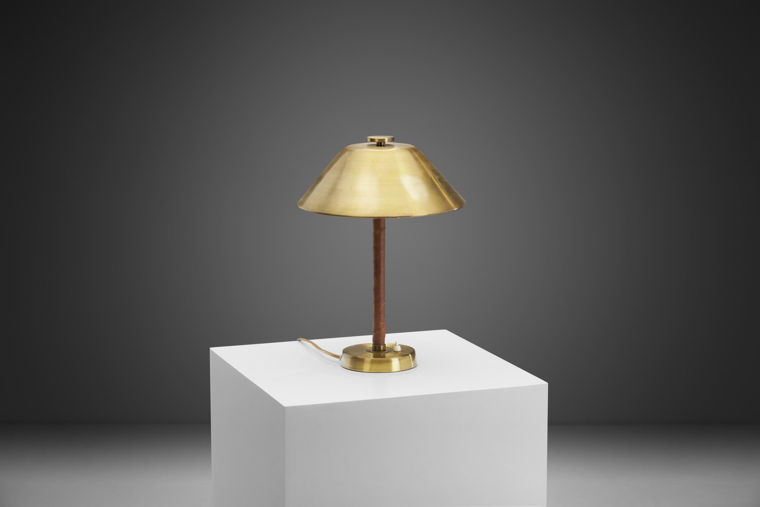Milieu du XXe siècle  Lampe de table moderne suédoise 