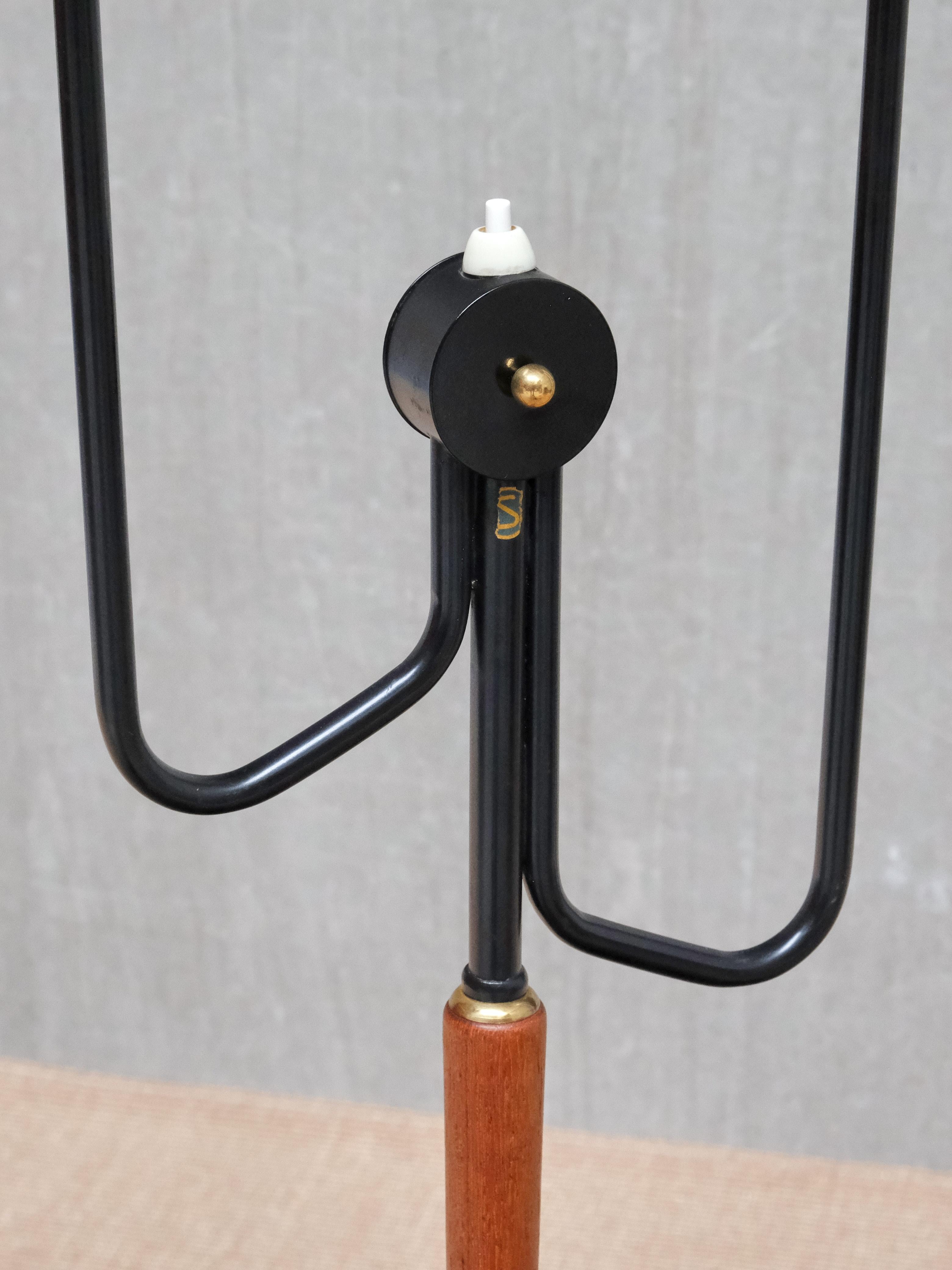 Lampadaire moderne suédois Möllers Armaturer à deux bras en métal, laiton, teck, années 1950 en vente 5