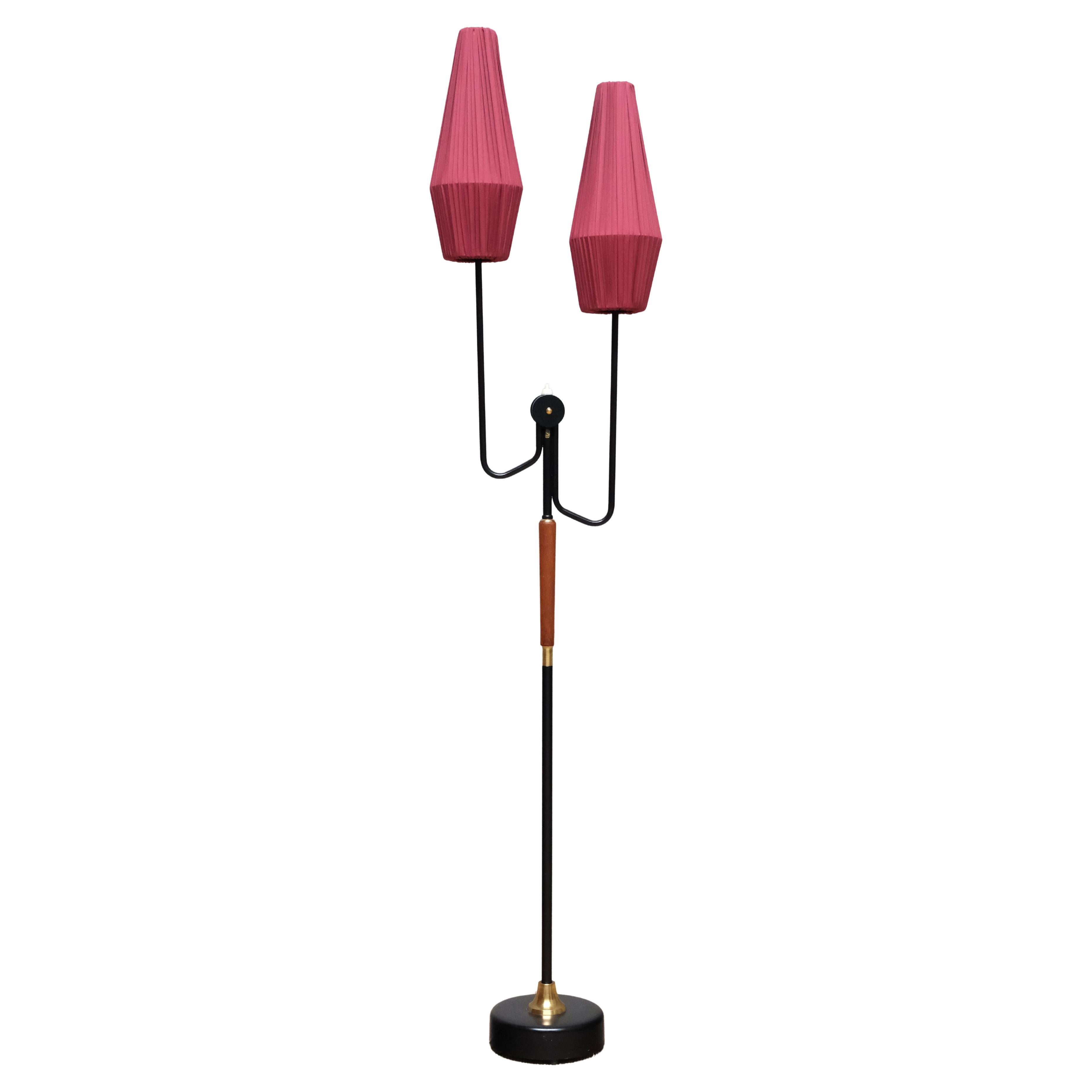 Lampadaire moderne suédois Möllers Armaturer à deux bras en métal, laiton, teck, années 1950 en vente