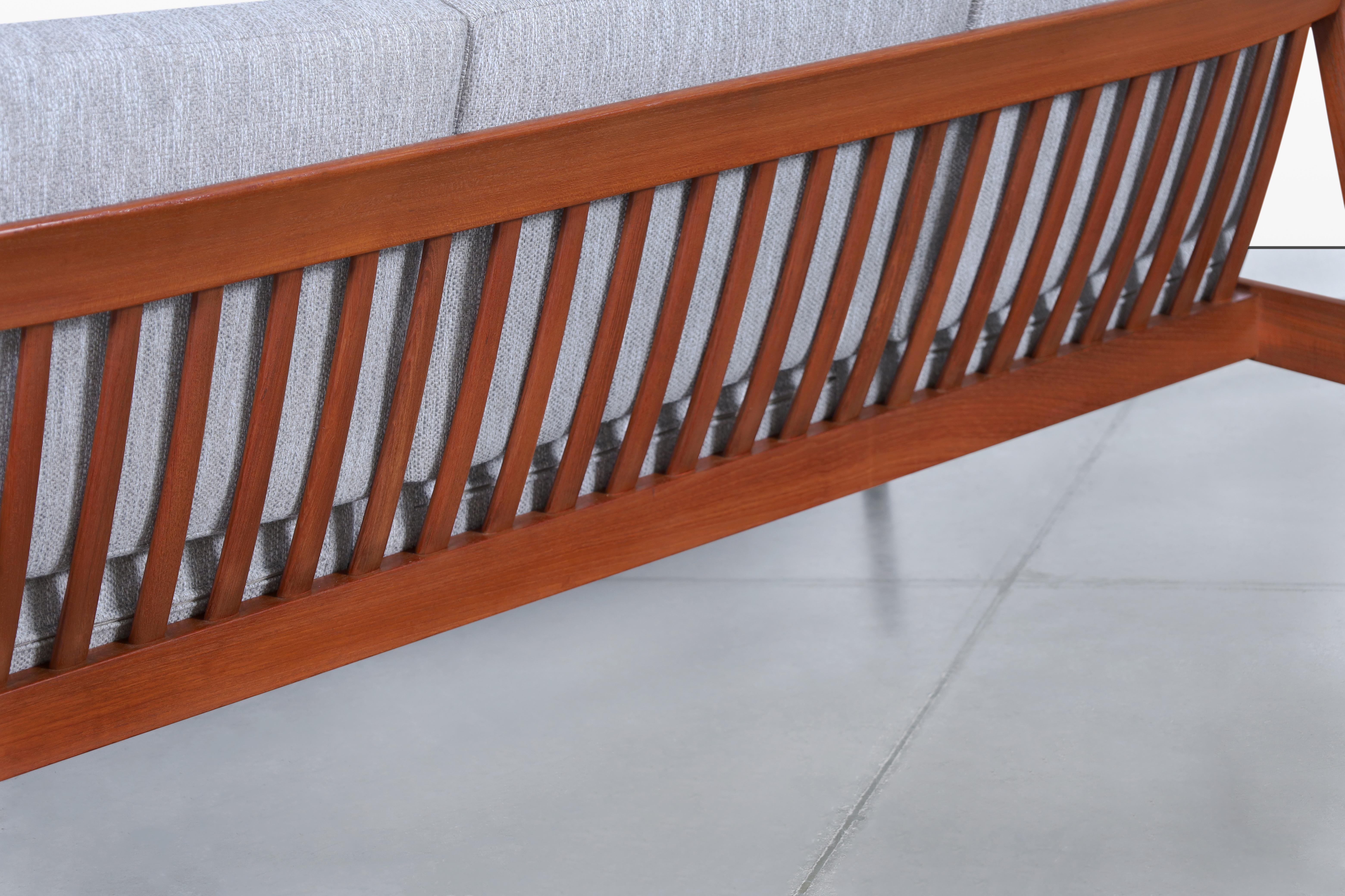 Canapé moderne suédois en teck 