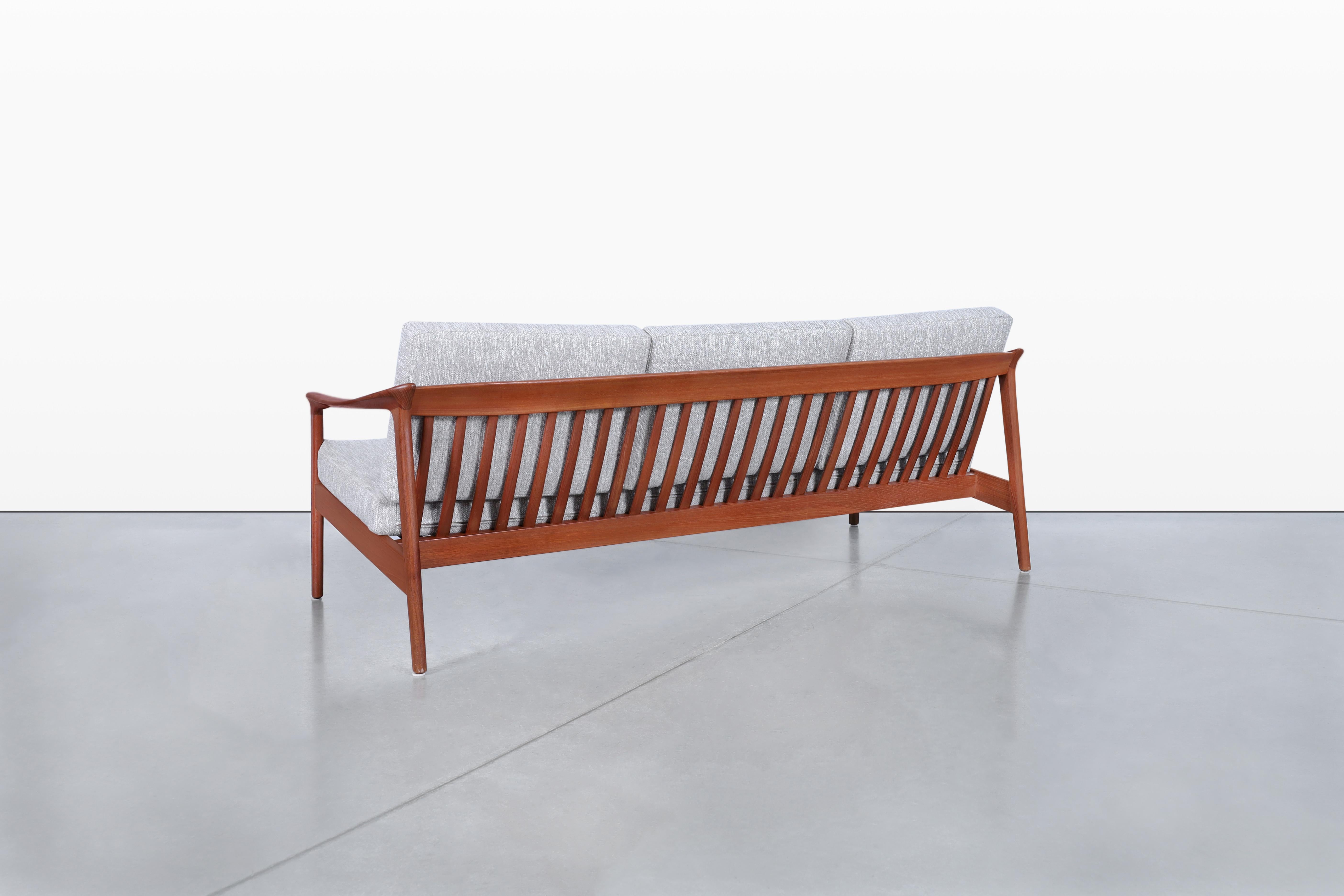 Tissu Canapé moderne suédois en teck 