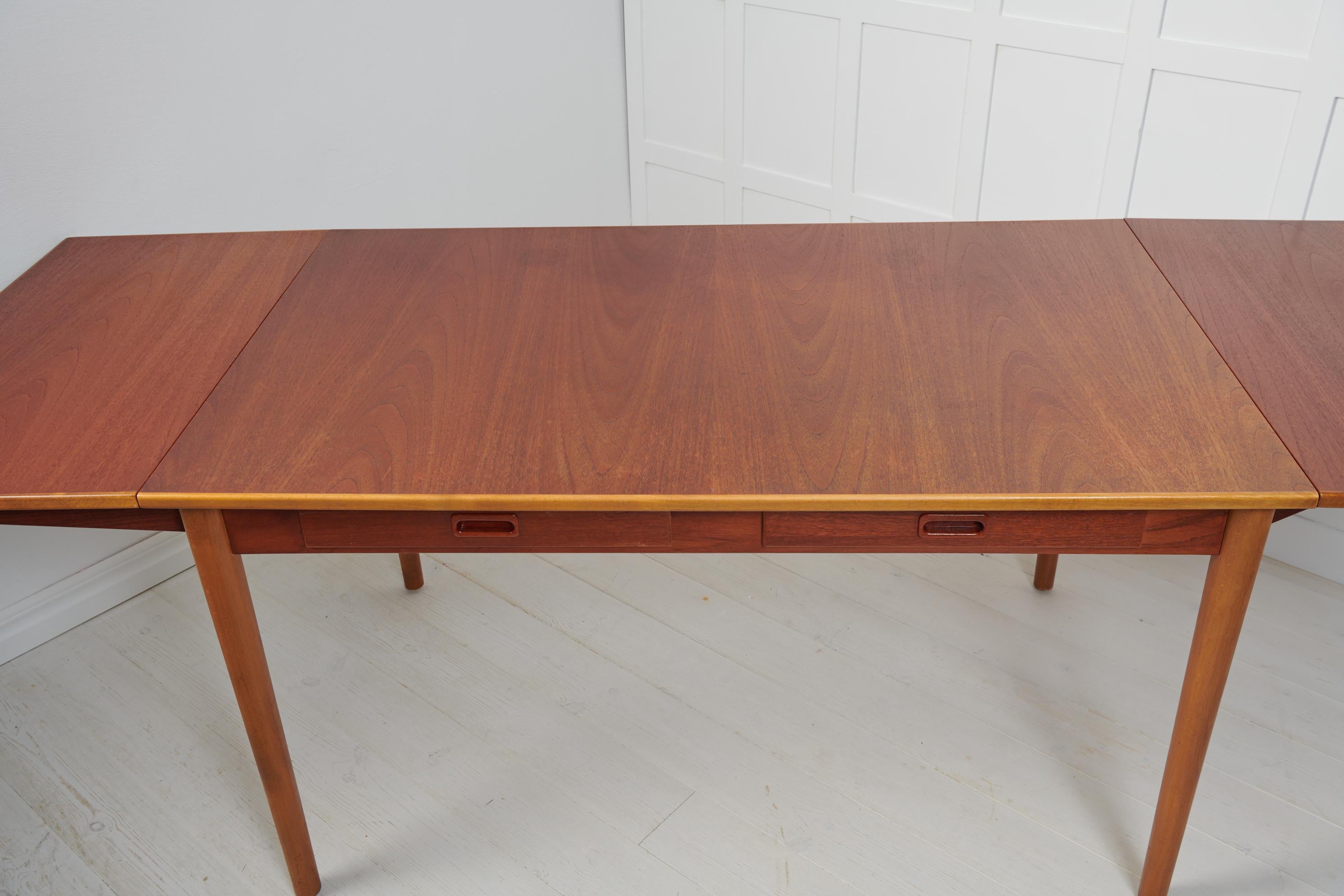 Mesa de comedor o escritorio moderno sueco de teca y haya Nils Jonsson Haya en venta