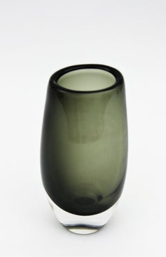 Grand vase moderne suédois Nils Landberg Orrefors Sommerso gris fumé