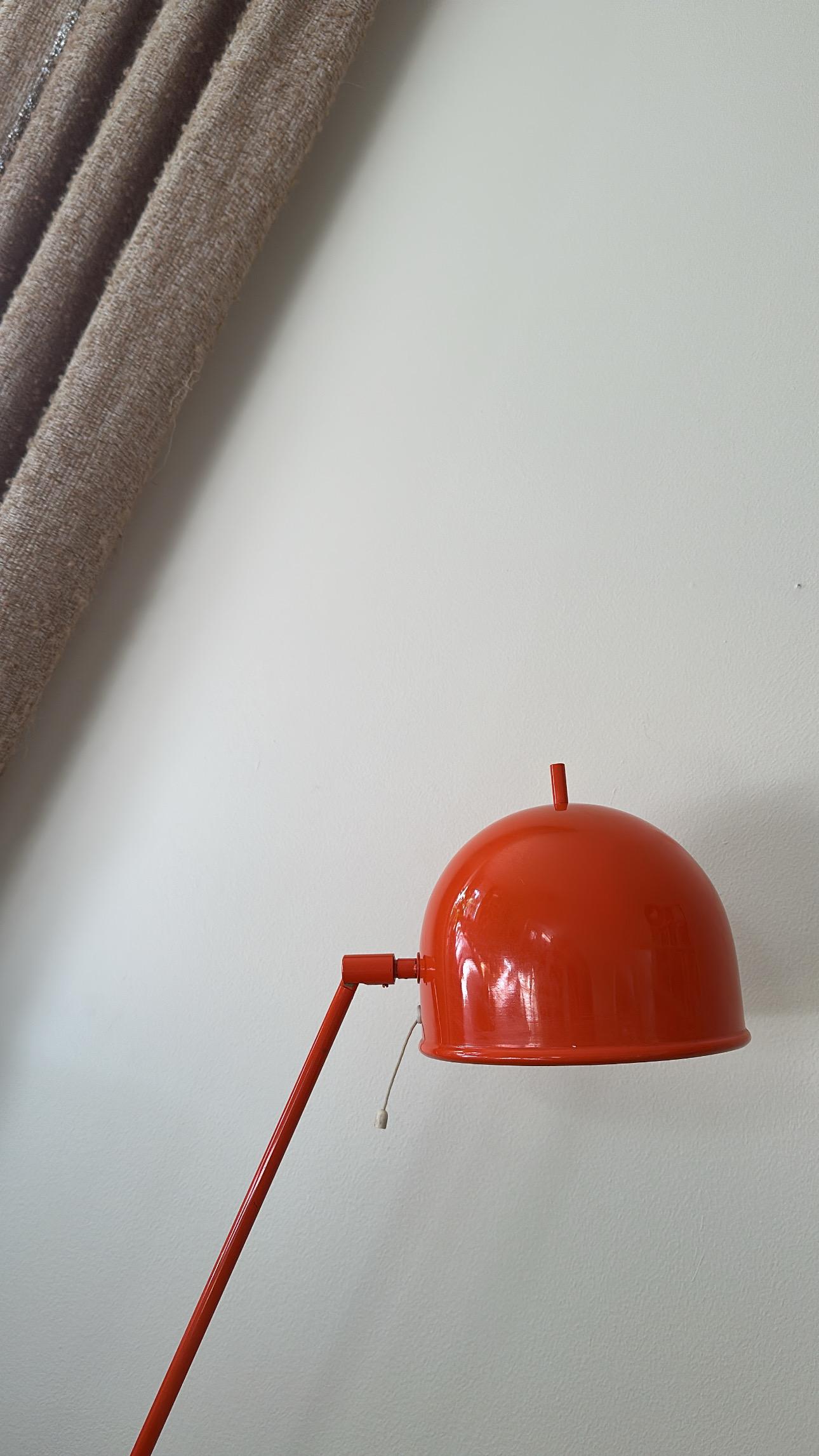 Schwedische moderne orangefarbene Stehlampe G-075 von Bergboms, 1960er Jahre. im Zustand „Gut“ im Angebot in Bromma, SE