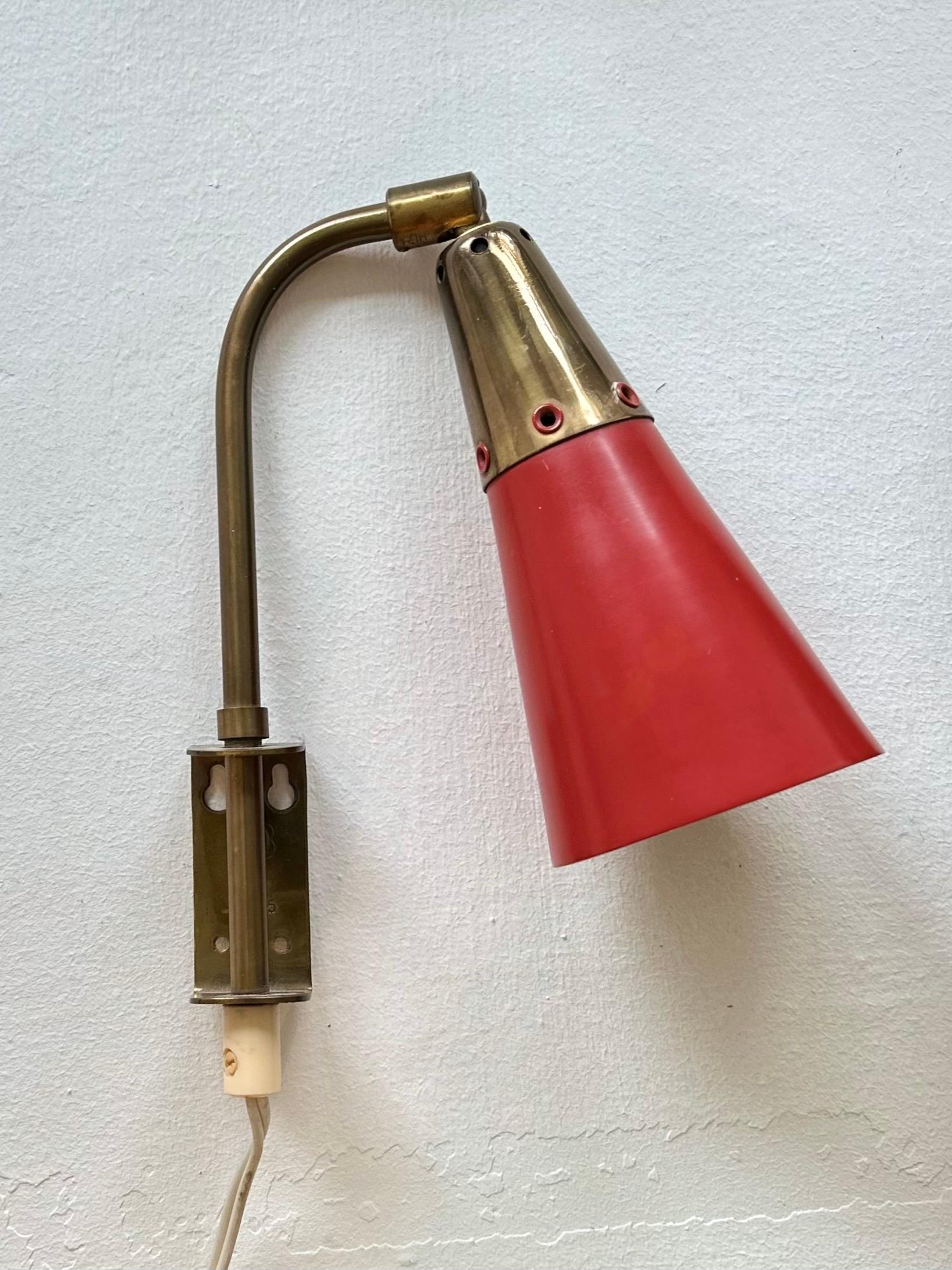 Swedish Modern Pair of Red Lacquer and Brass Wall Lights by Upsala Armaturfabrik For Sale 6