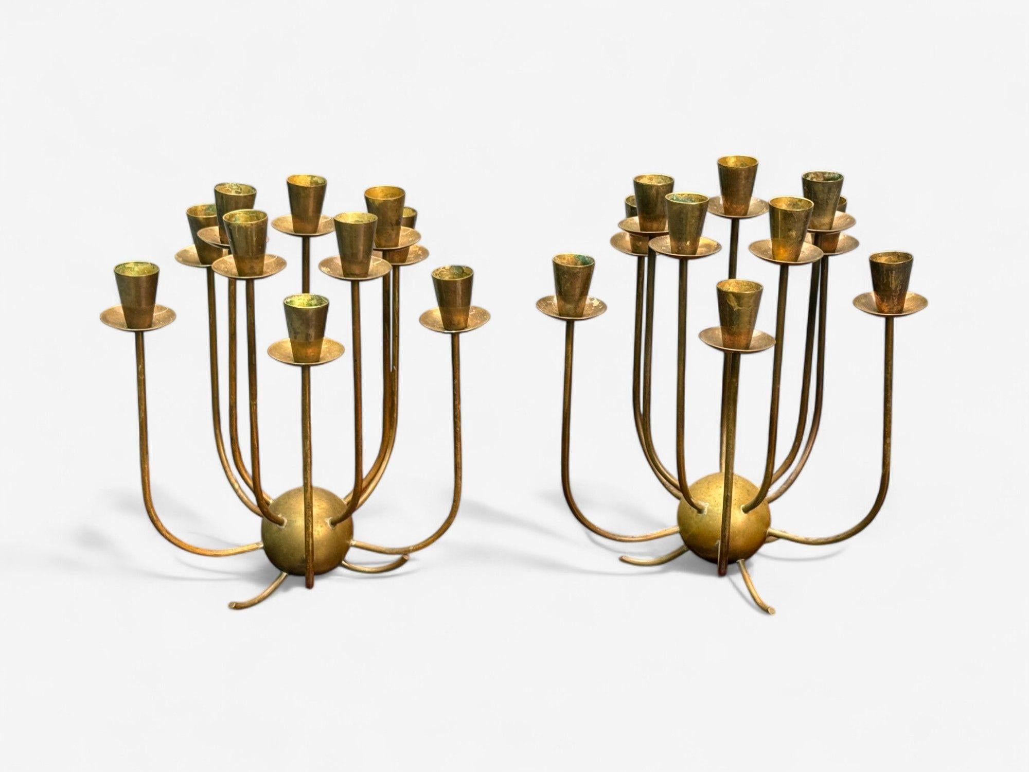 Moderno sueco, latón patinado, candelabros de mesa, Suecia, años 50 Sueco en venta