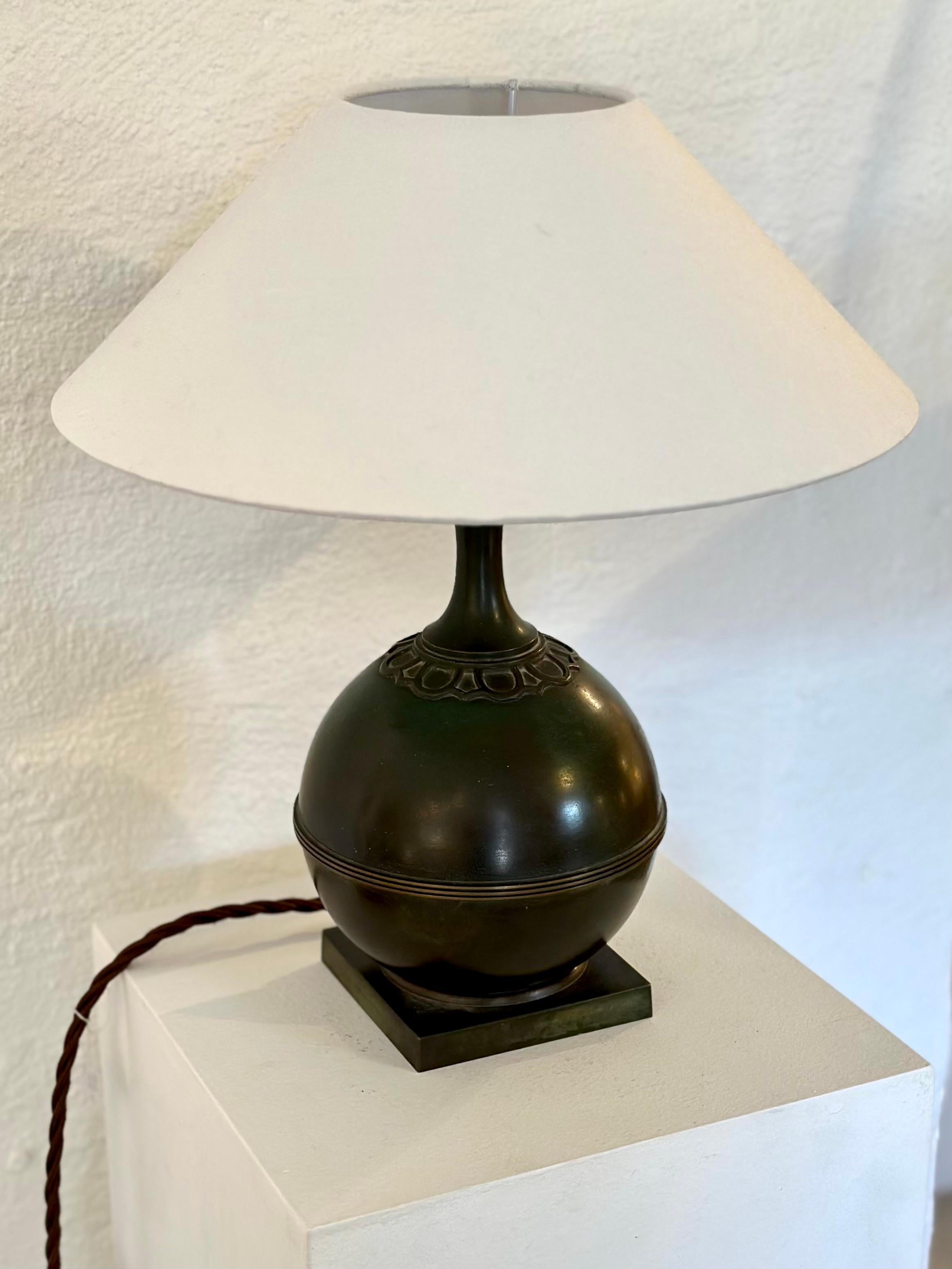 Mid-20th Century Swedish Modern Patinated Bronze Table Lamp by GAB Guldsmedsaktiebolaget, 1930s For Sale