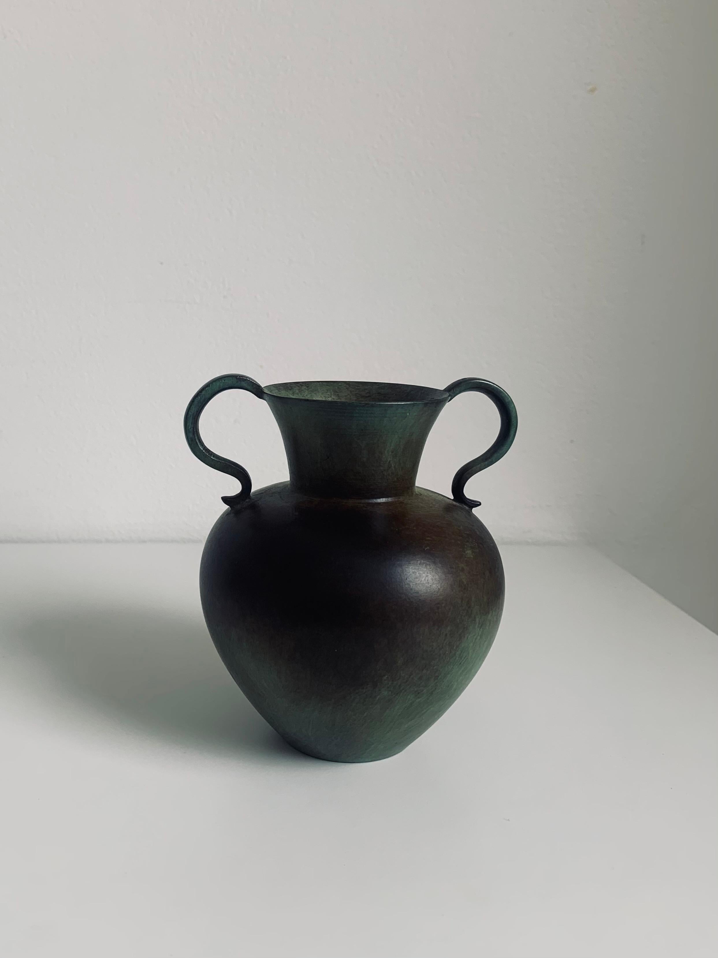 Swedish Modern Patinated Bronze Vase or Vessel with Handles by GAB 1930s In Good Condition In Bromma, Stockholms län