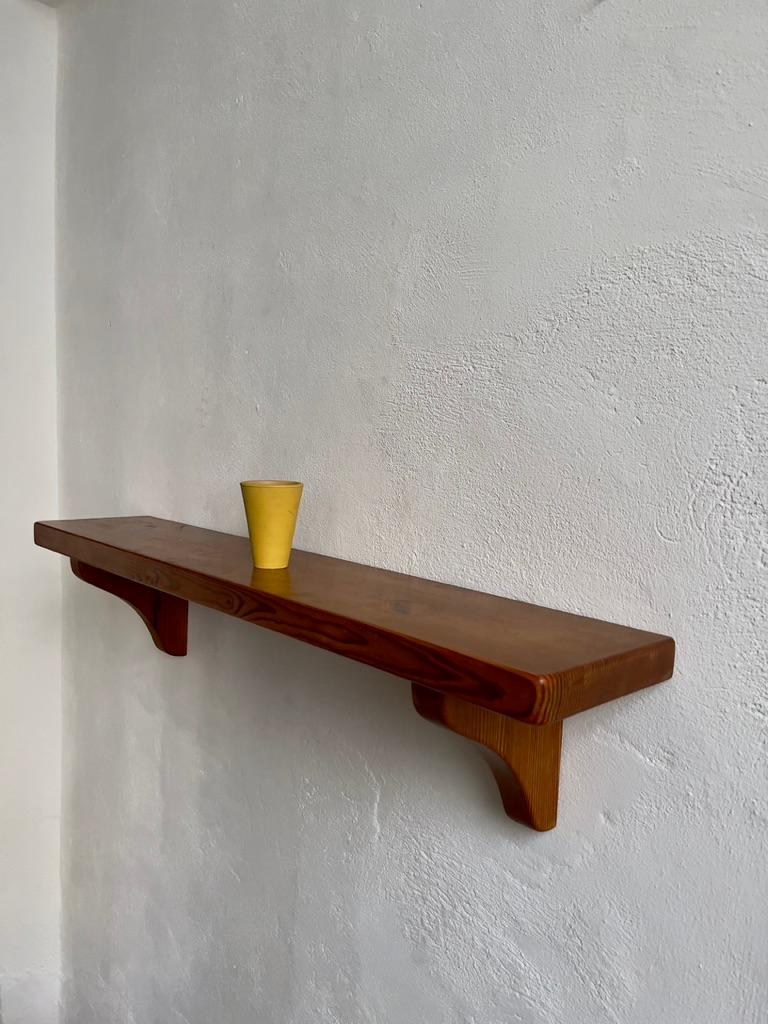 Swedish Modern Patinated  Pine Shelf in the style of Axel Einar Hjorth, 1970s In Good Condition For Sale In København K, 84