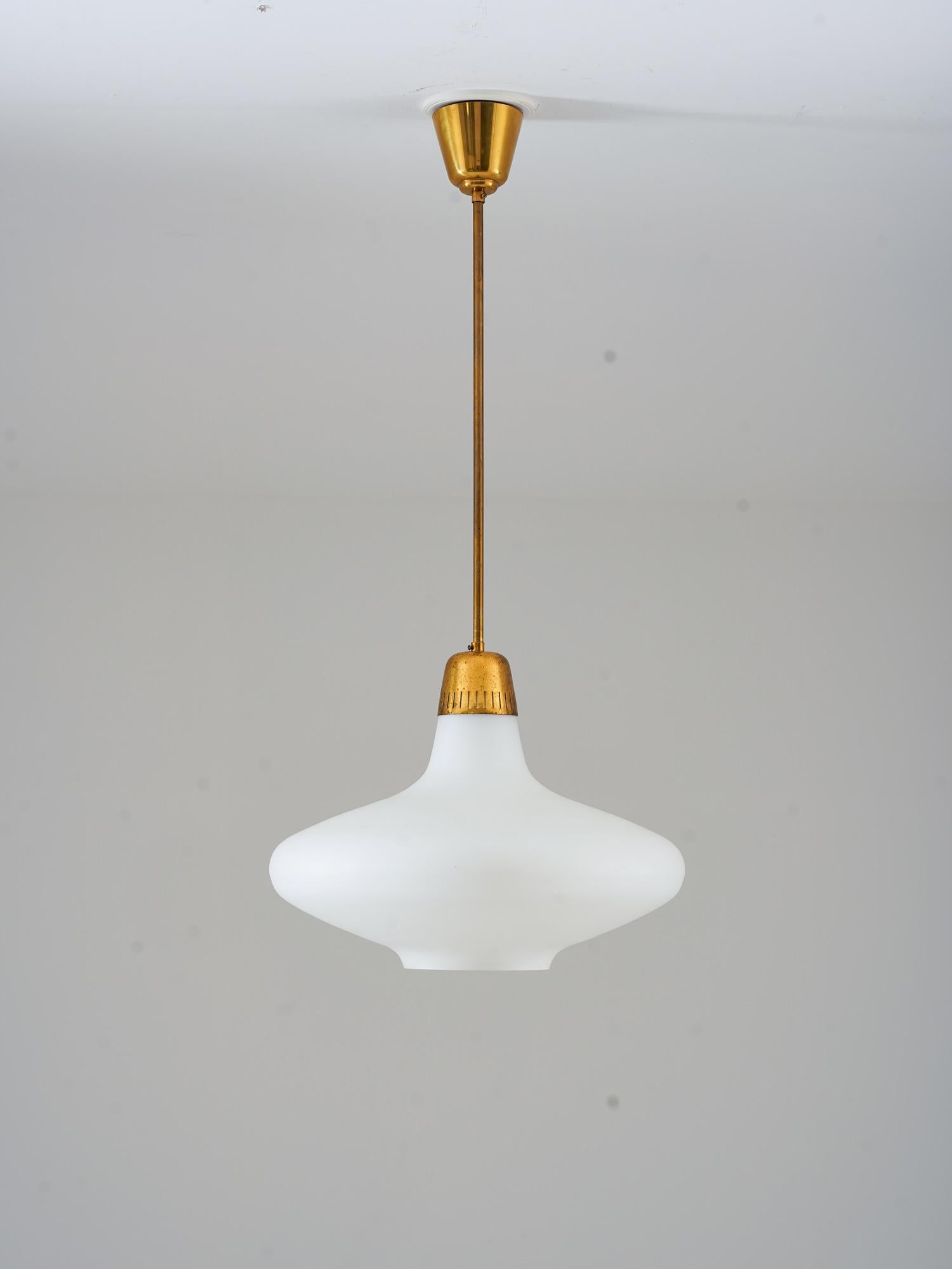 Swedish modern pendant in brass and frosted opaline glass model 1578 produced by Bröderna Malmströms Metallvarufrabrik, Sweden.
This great looking pendant is made with the quality and details that Bröderna Malmströms is famous for. The opaline glass