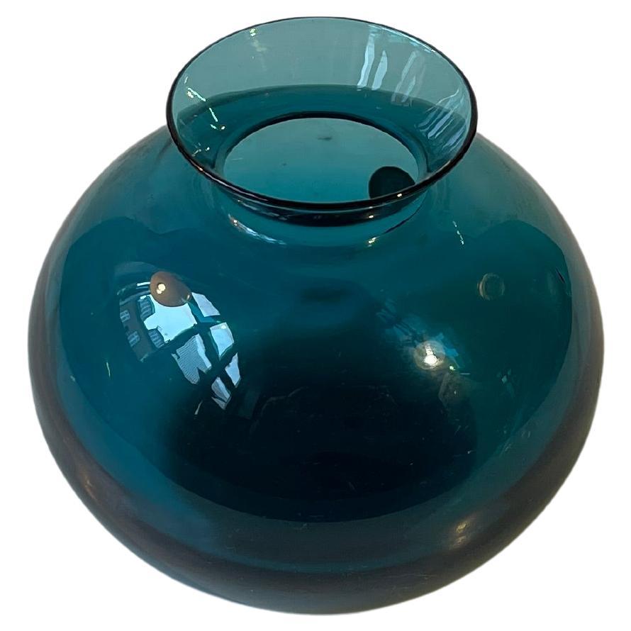 Vase moderne suédois en verre bleu pétrole par Gunnar Ander pour Lindshammar