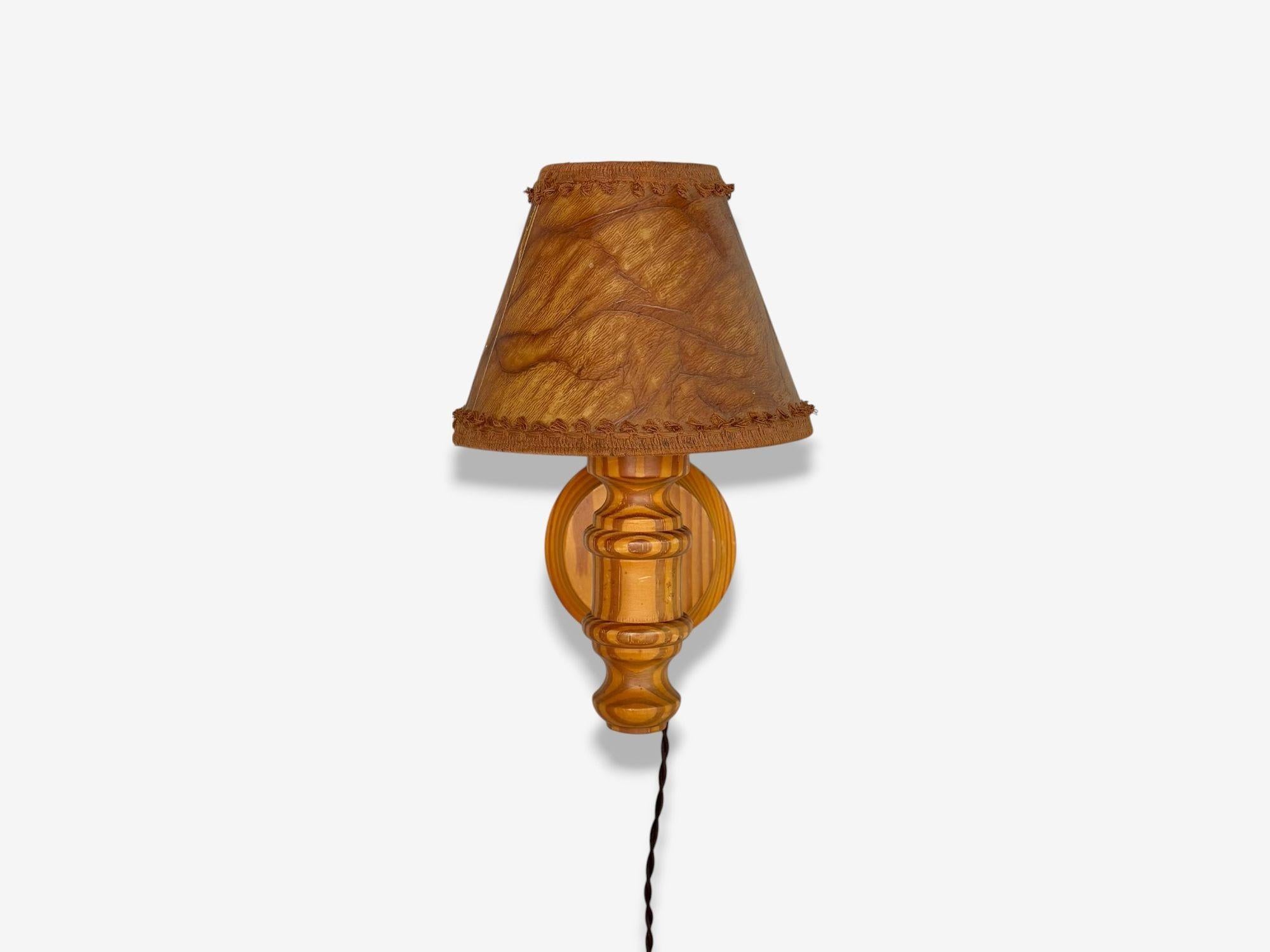 Mid-Century Modern Modernes suédoises, pin, parchemin brun, appliques murales, Suède, 1970 en vente