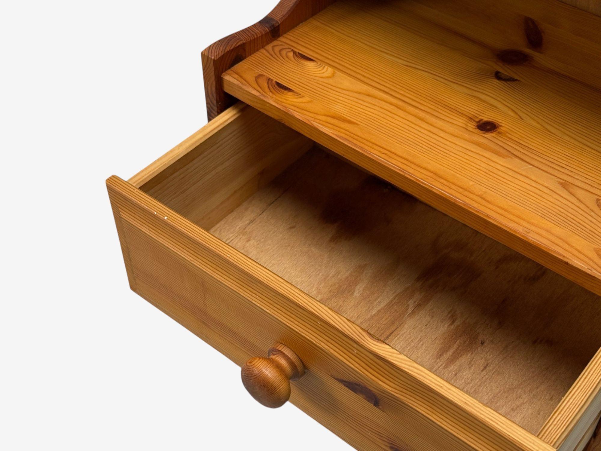 Moderne suédois, pin, tables de nuit, Suède, années 1960 en vente 3
