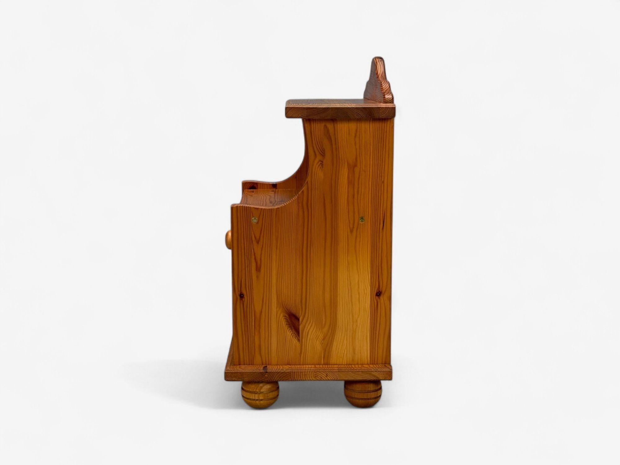 Moderne suédois, pin, tables de nuit, Suède, années 1960 en vente 1