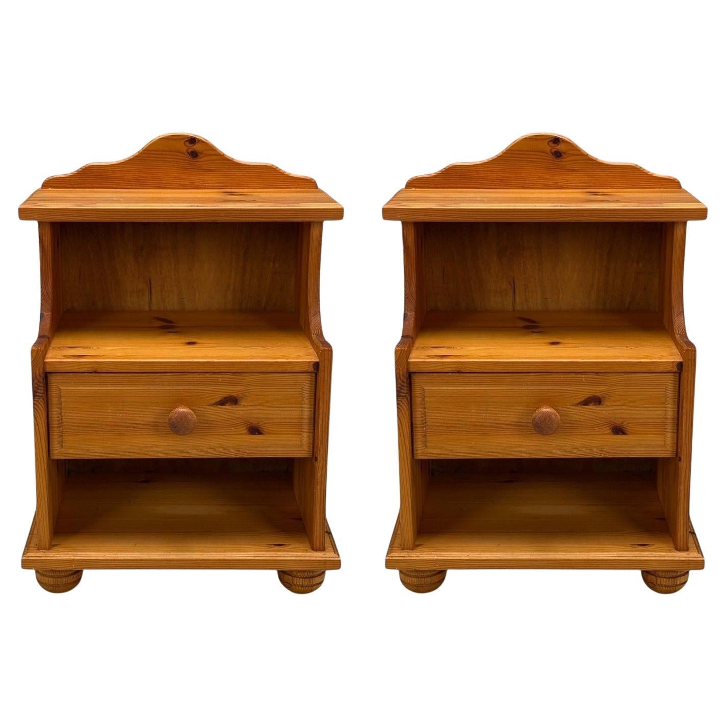 Moderne suédois, pin, tables de nuit, Suède, années 1960