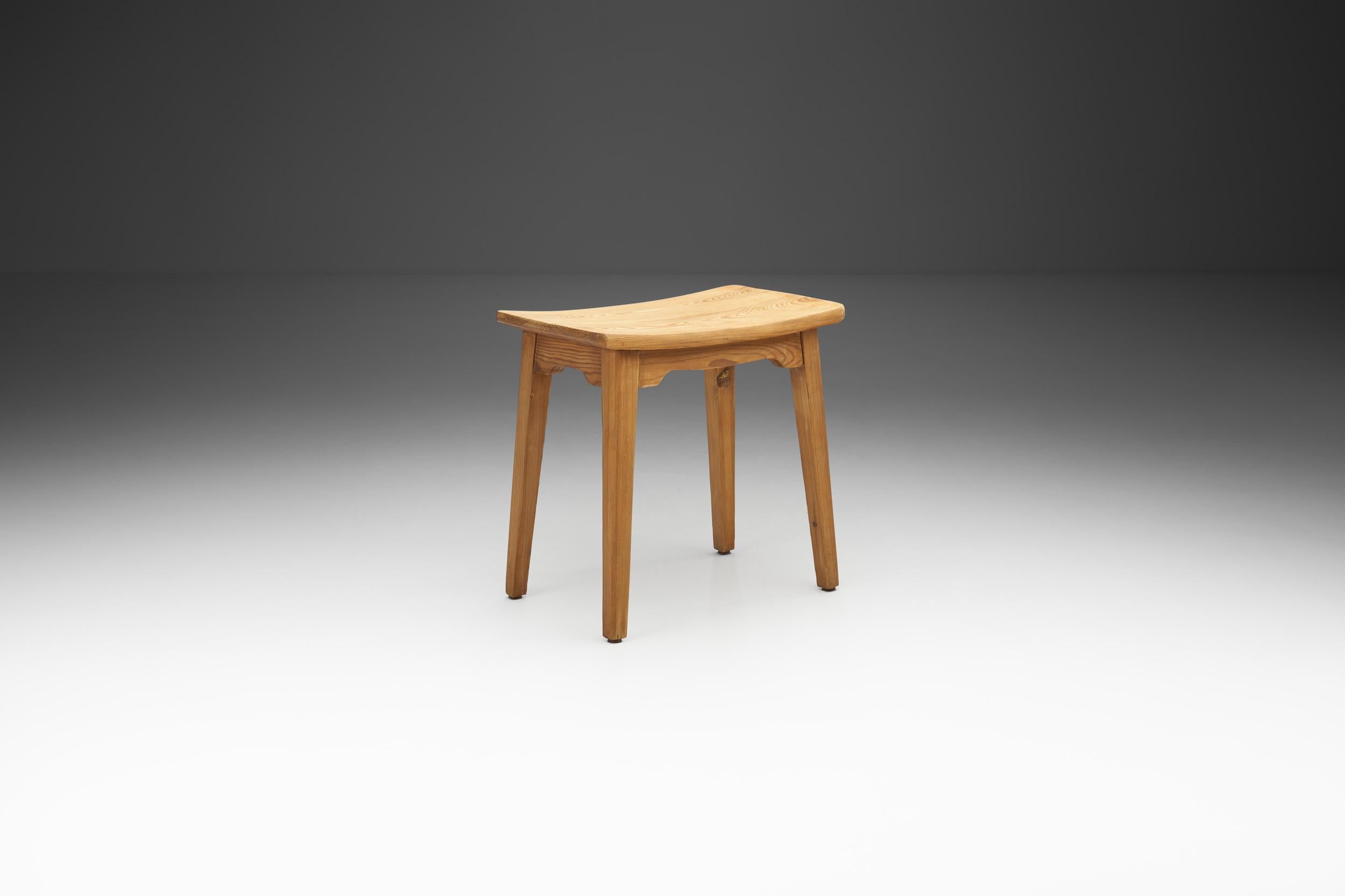 Swedish Modern Pine Stool, Sweden 1940s In Good Condition For Sale In Utrecht, NL